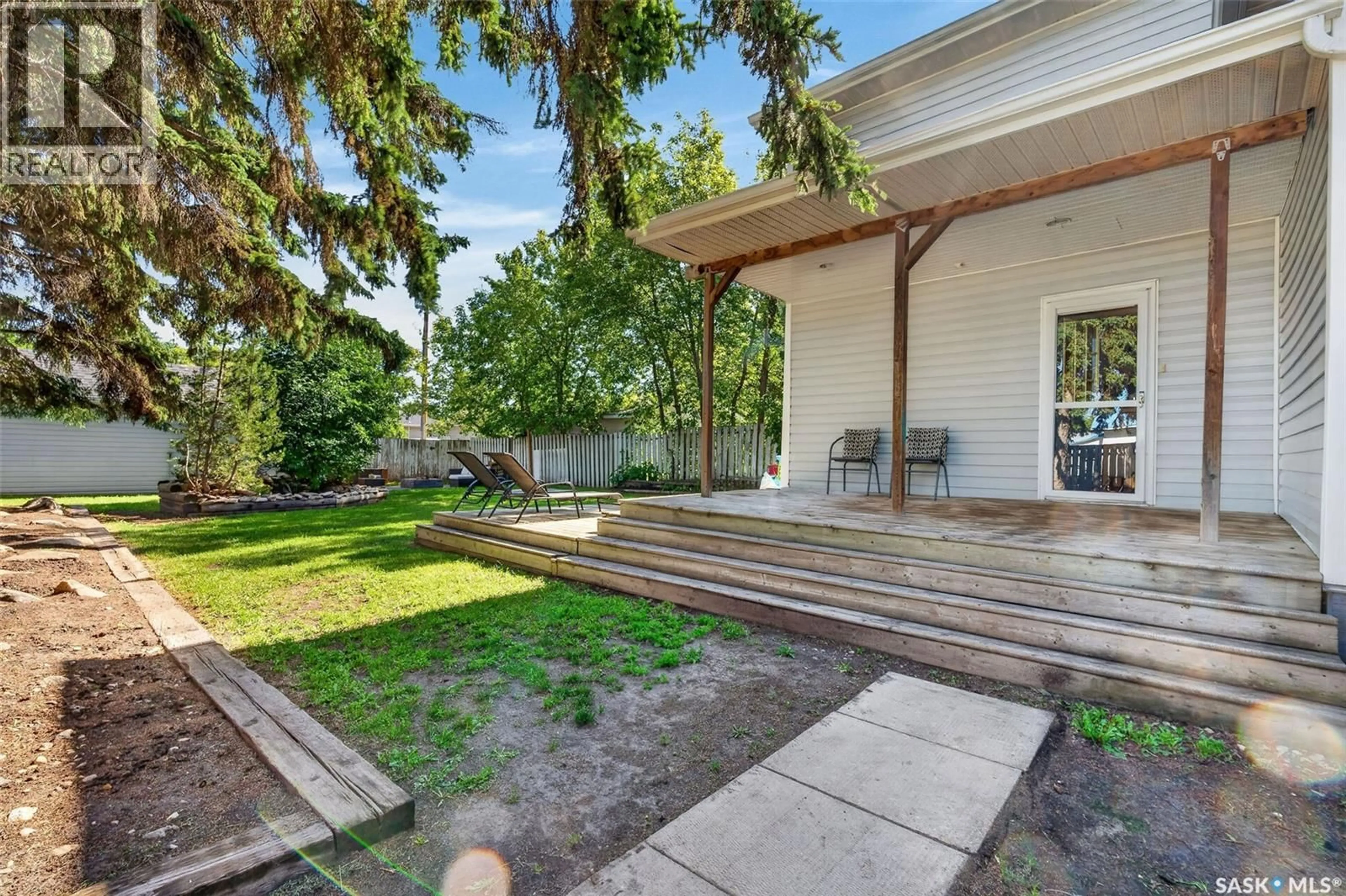 Patio, street for 116 STOVEL AVENUE, Melfort Saskatchewan S0E1A0