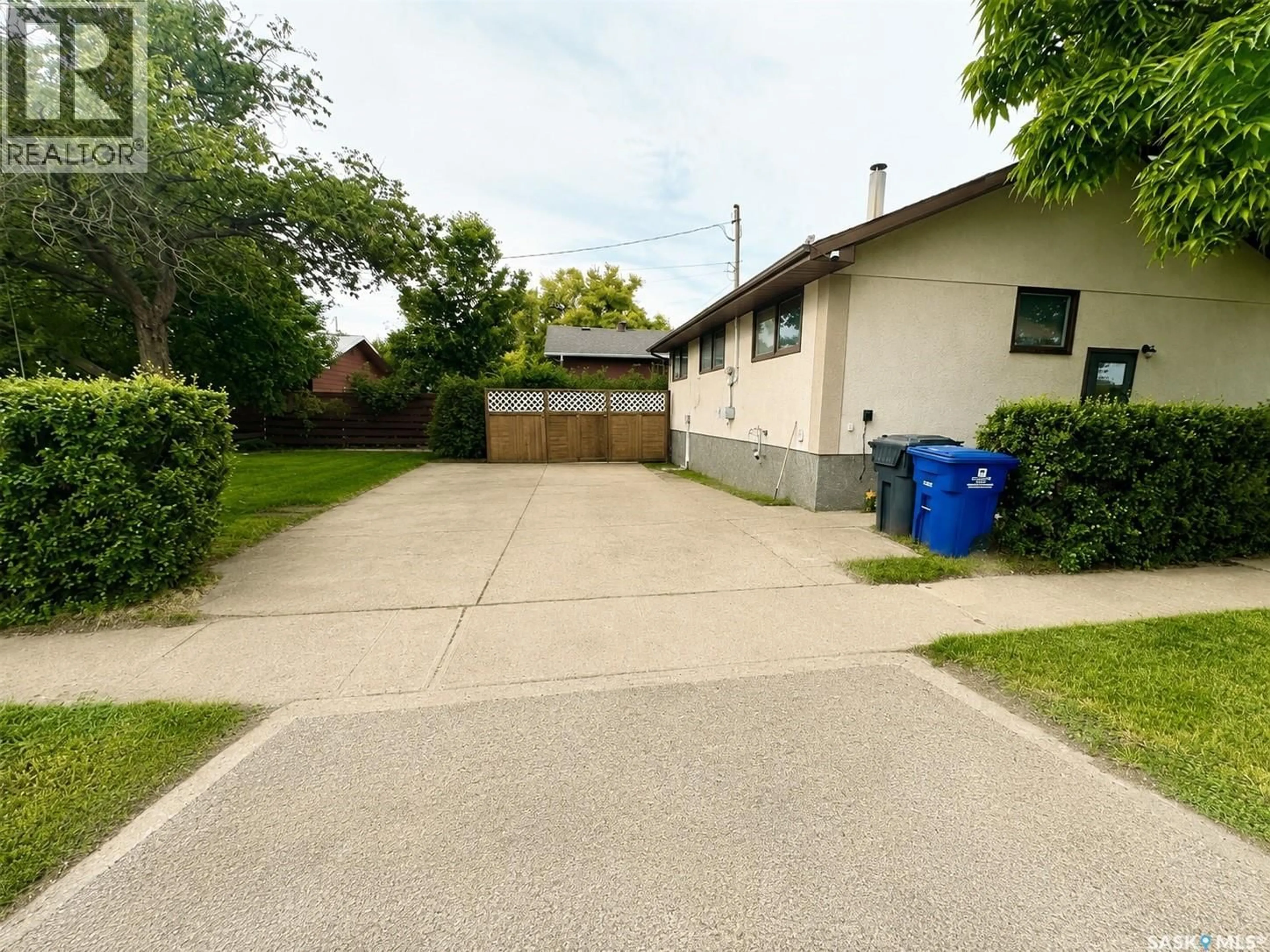 A pic from outside/outdoor area/front of a property/back of a property/a pic from drone, street for 542 ELIZABETH ST, Weyburn Saskatchewan S4H1S4