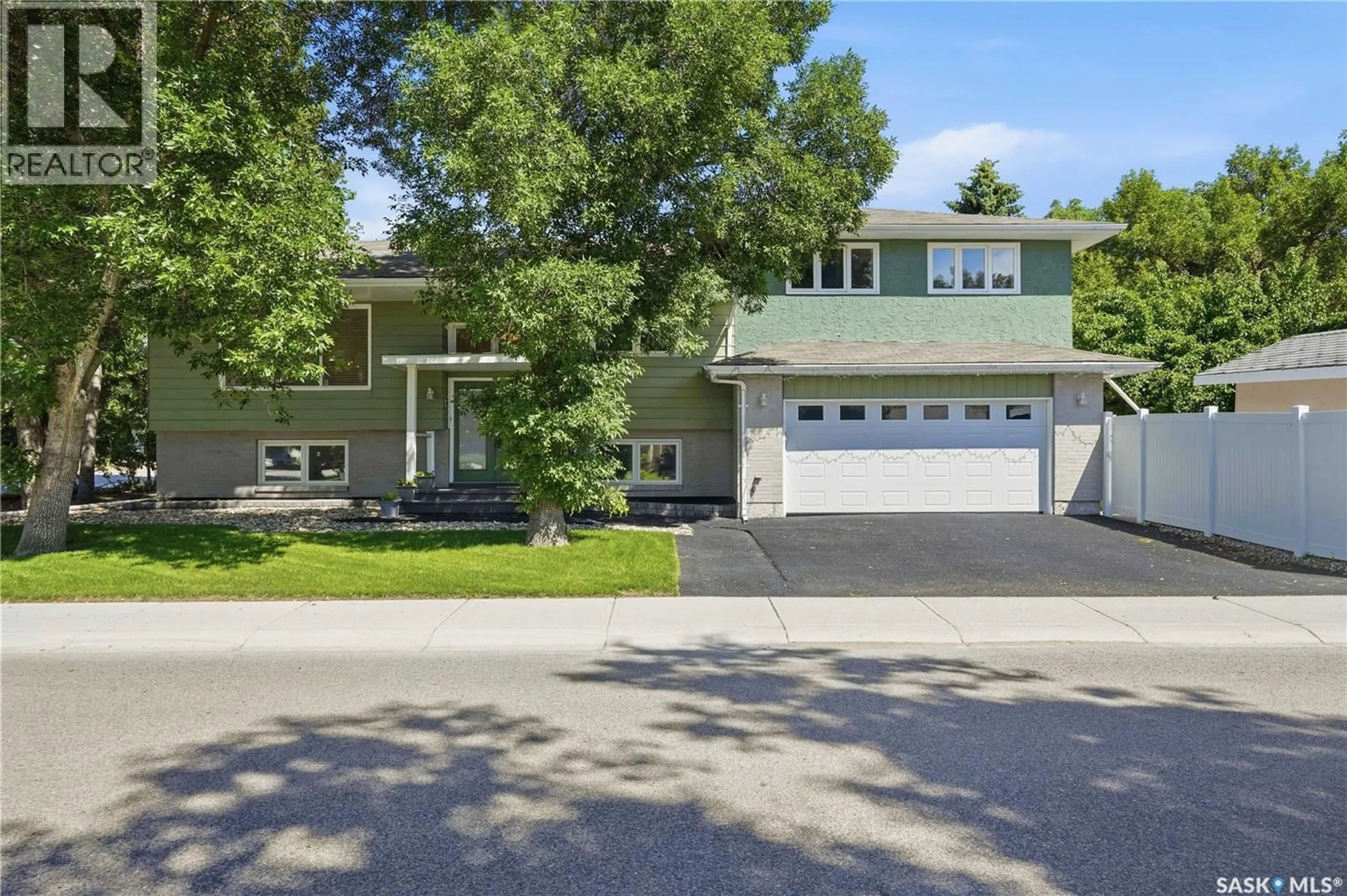 Home with vinyl exterior material, street for 91 GREEN MEADOW ROAD, Regina Saskatchewan S4V0A7