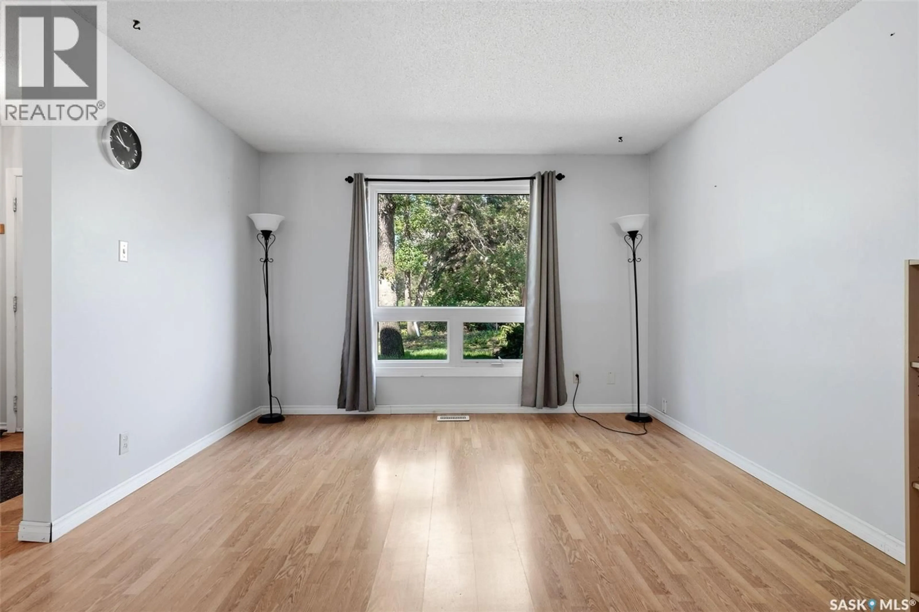 A pic of a room for 98 OAKVIEW DRIVE, Regina Saskatchewan S4R0E4