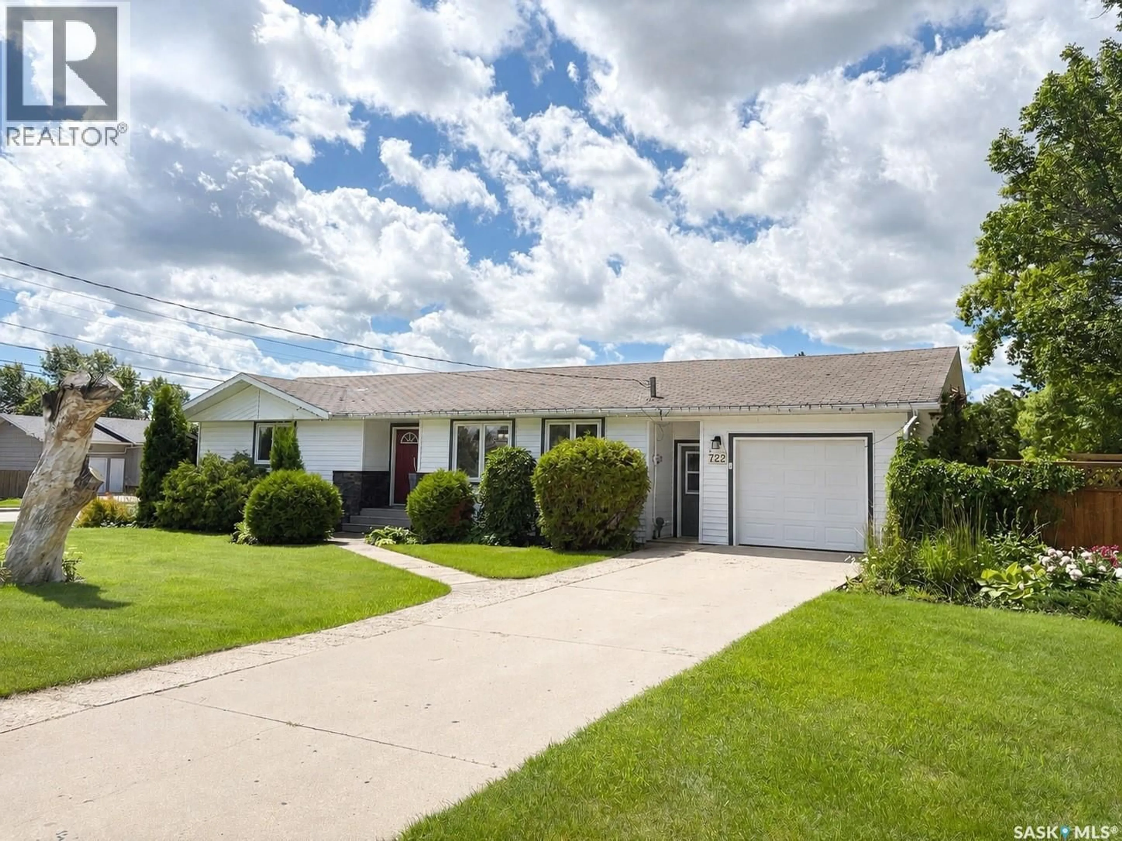 Home with vinyl exterior material, street for 722 6TH AVENUE, Rosthern Saskatchewan S0K3R0