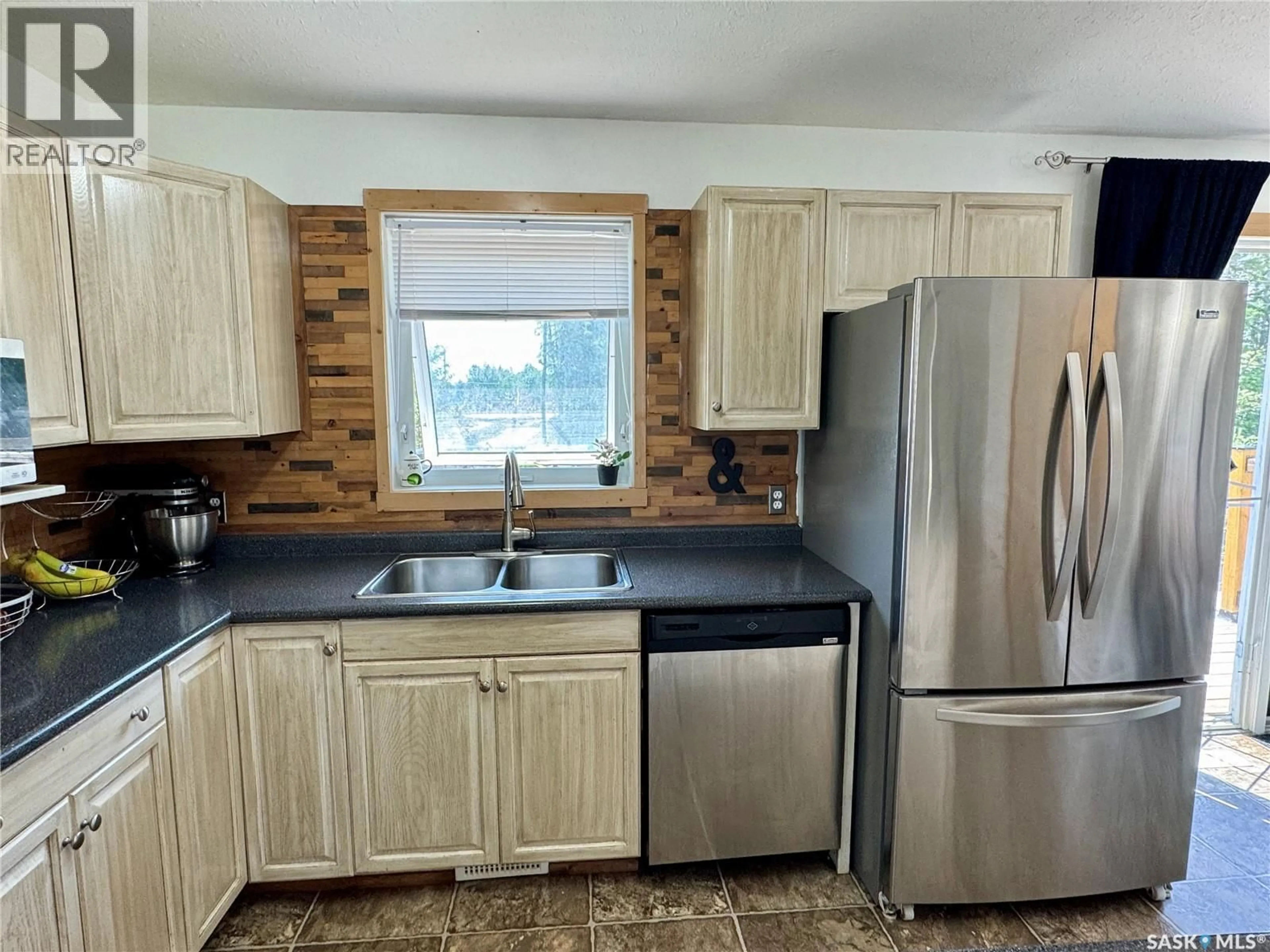 Standard kitchen, wood/laminate floor for 908 THOMPSON CRESCENT, La Ronge Saskatchewan S0J1L0