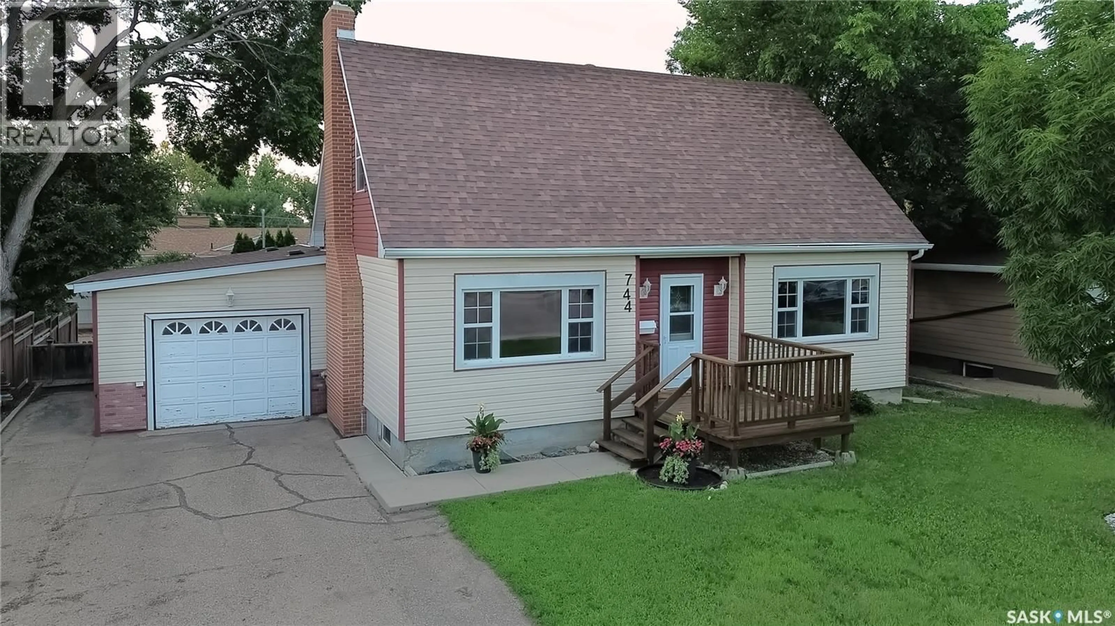 Home with vinyl exterior material, street for 744 SASKATCHEWAN STREET, Moose Jaw Saskatchewan S6H2T7