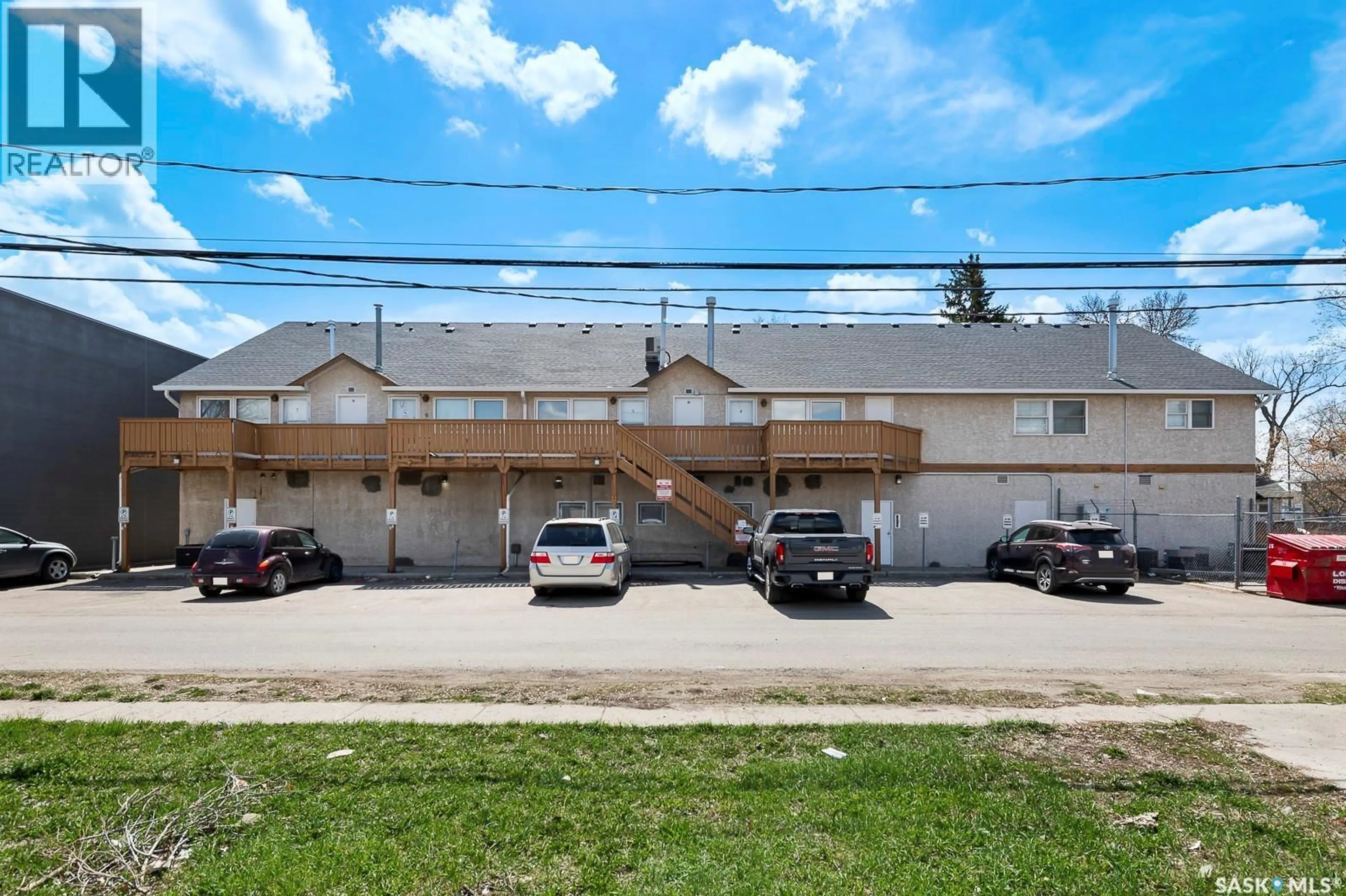Patio, building for 4008 DEWDNEY AVENUE, Regina Saskatchewan S4T1A2