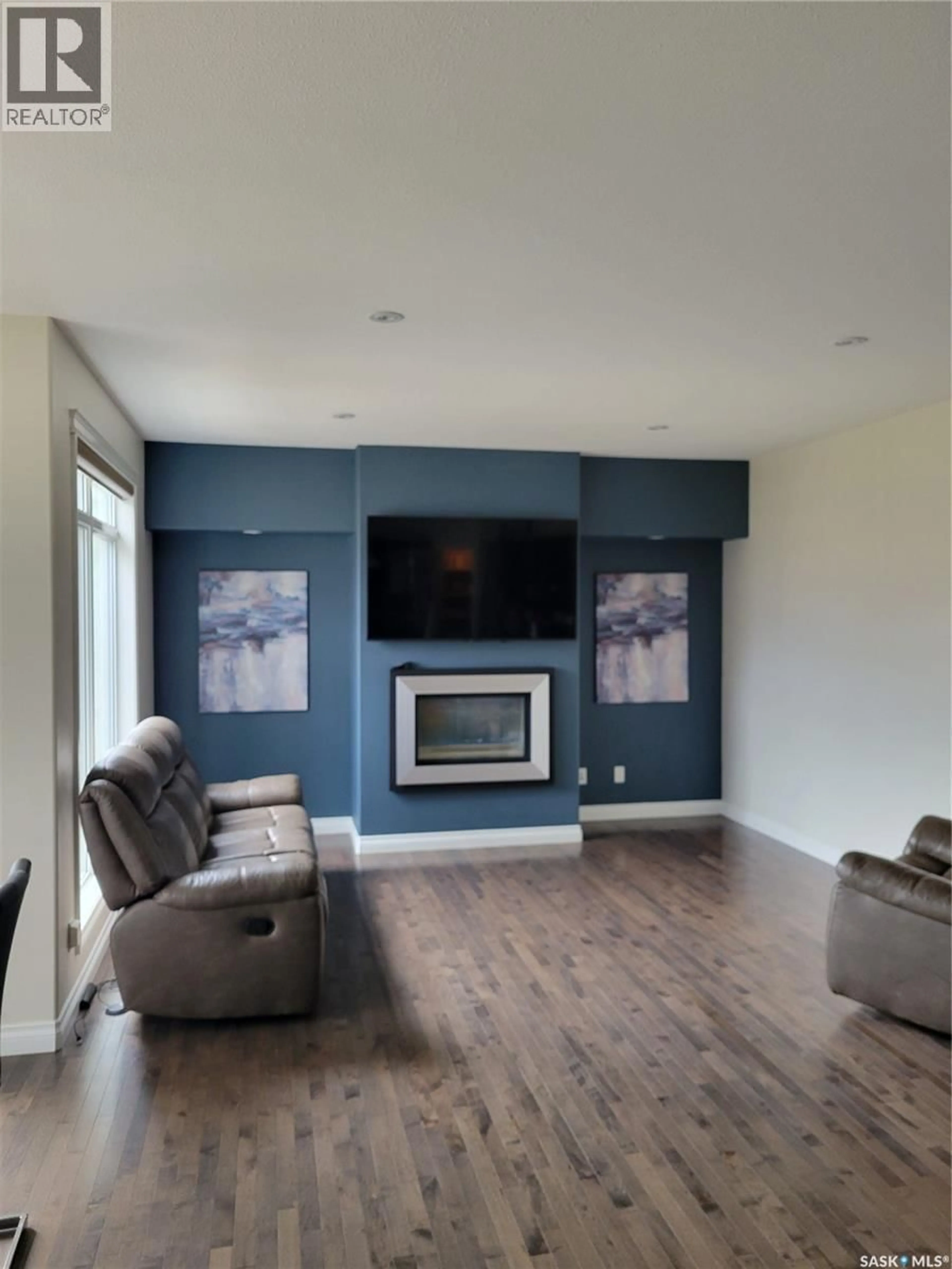 Living room with furniture, unknown for 718 PATRICK BAY, Saskatoon Saskatchewan S7W0G3