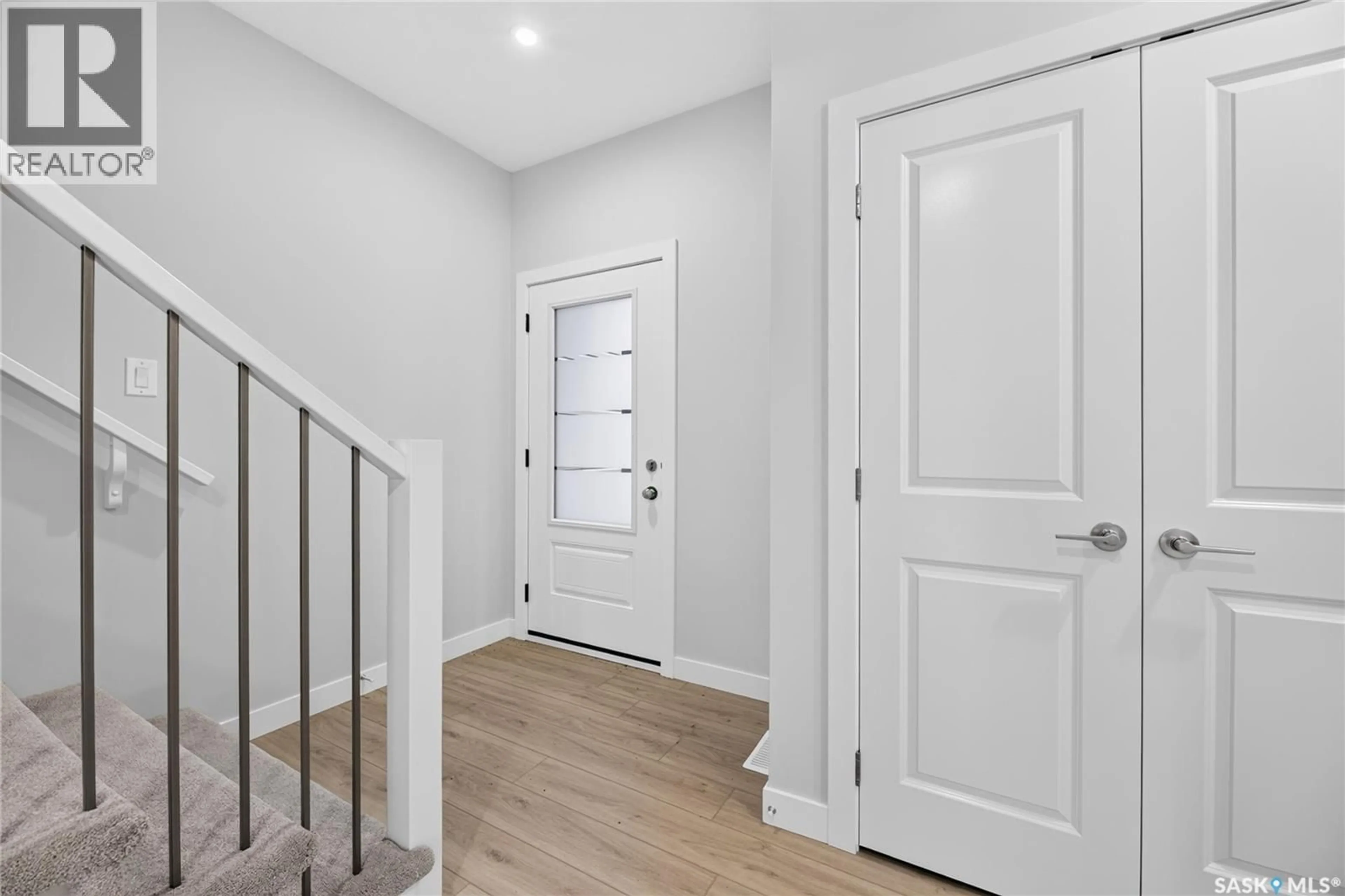 Indoor entryway for 426 COCKCROFT PLACE, Saskatoon Saskatchewan S7V1Y9