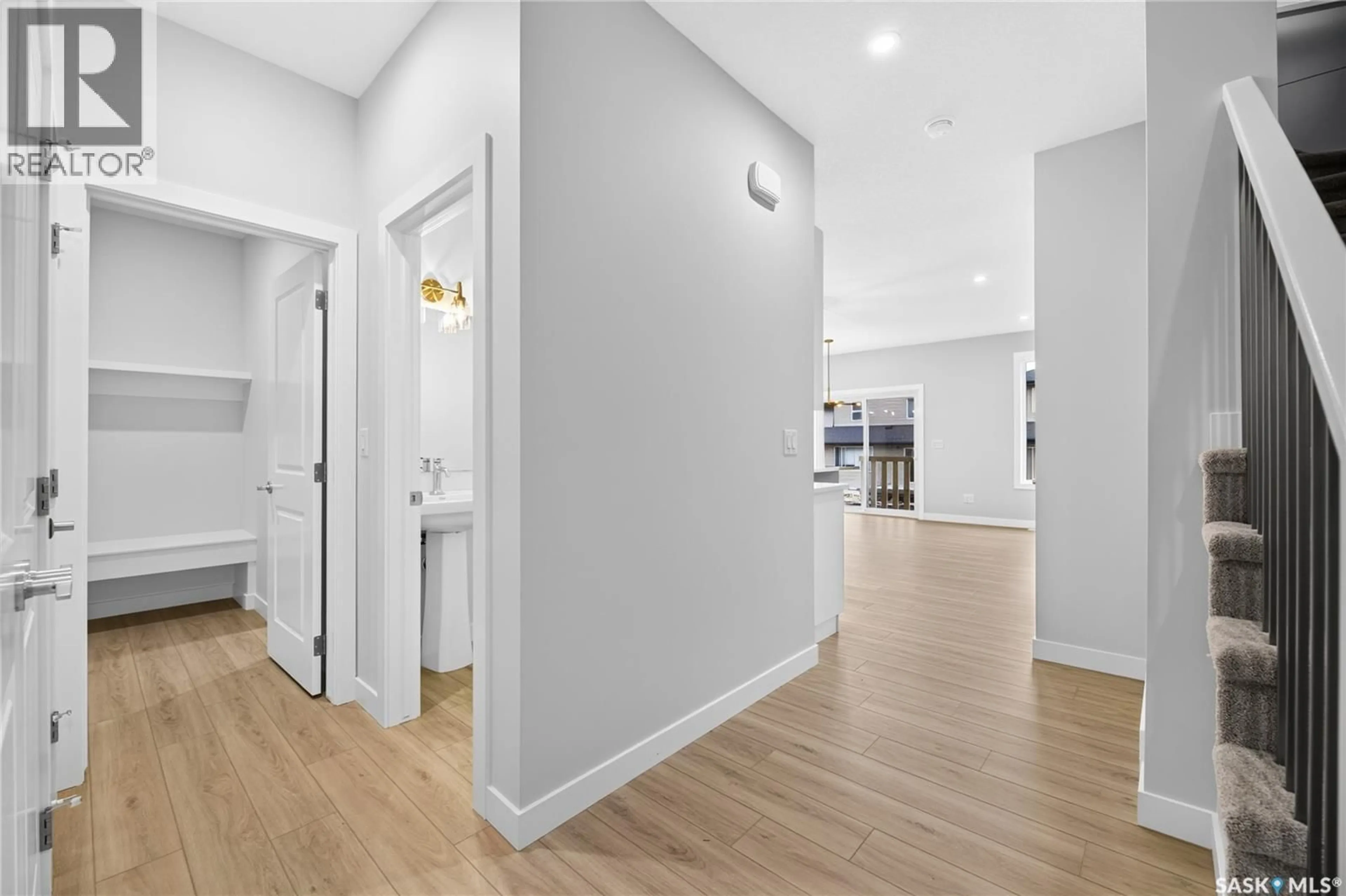 Indoor entryway for 426 COCKCROFT PLACE, Saskatoon Saskatchewan S7V1Y9