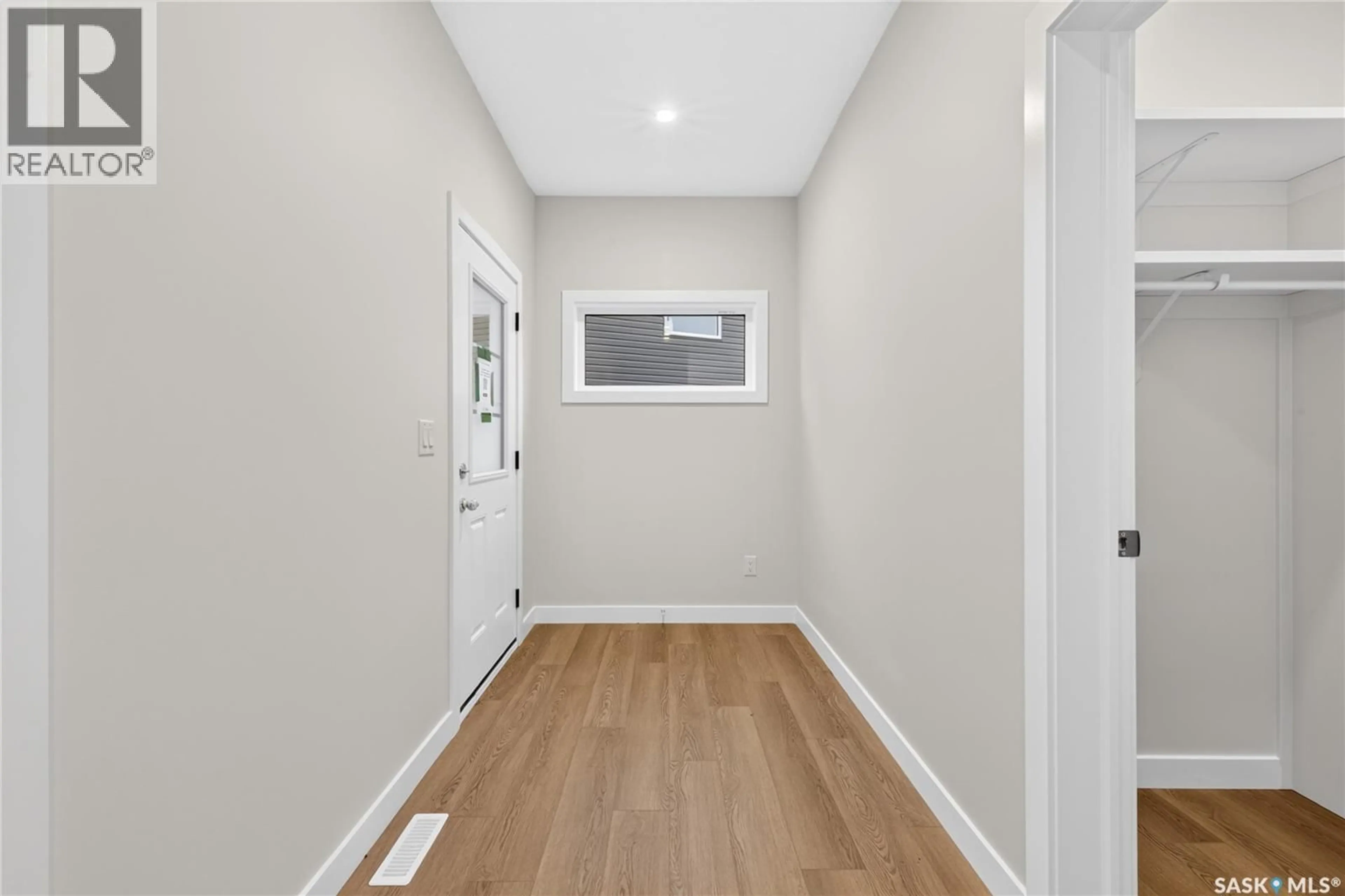 Indoor entryway for 430 COCKCROFT PLACE, Saskatoon Saskatchewan S7V1Y9