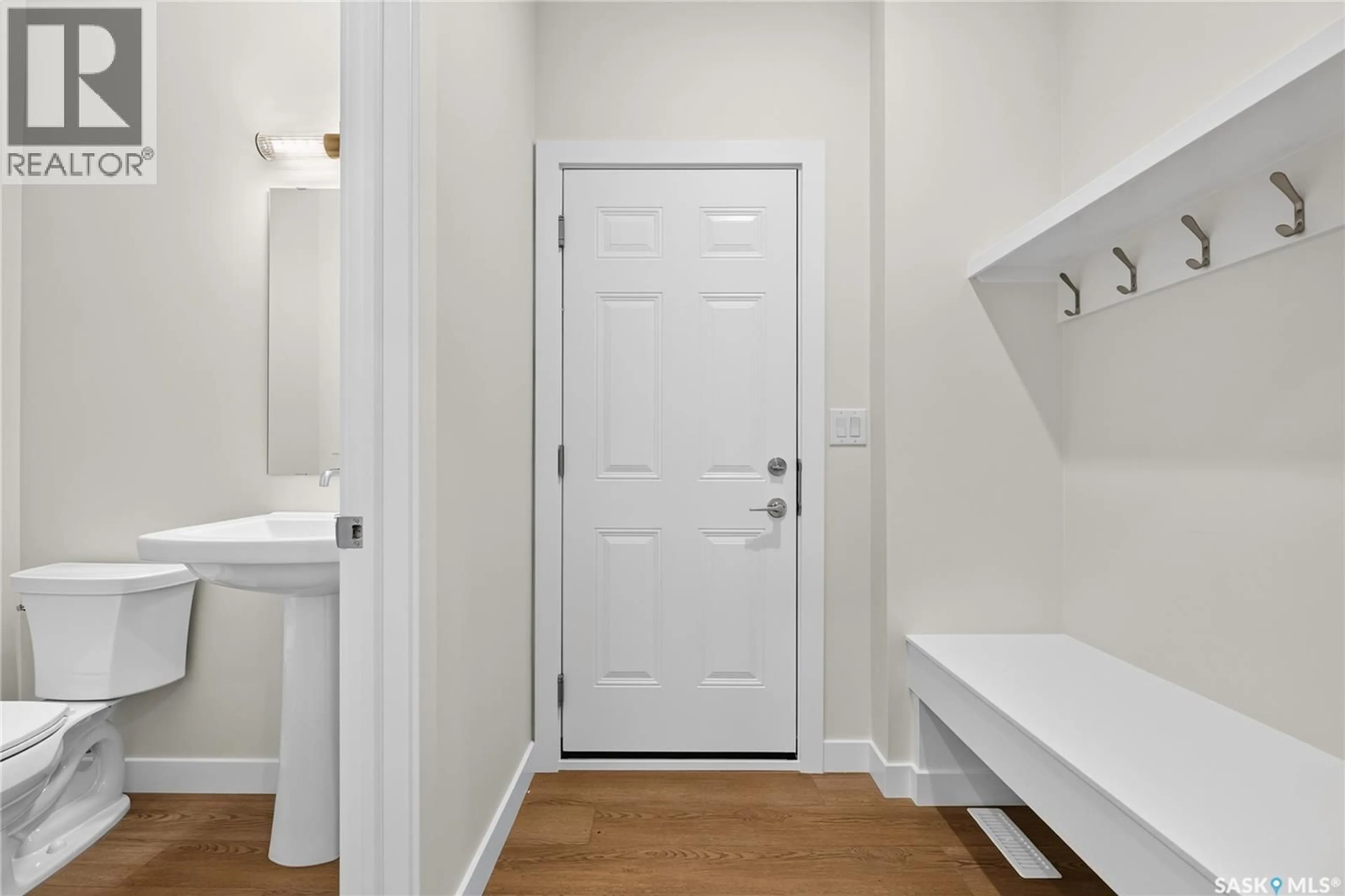 Indoor entryway for 430 COCKCROFT PLACE, Saskatoon Saskatchewan S7V1Y9
