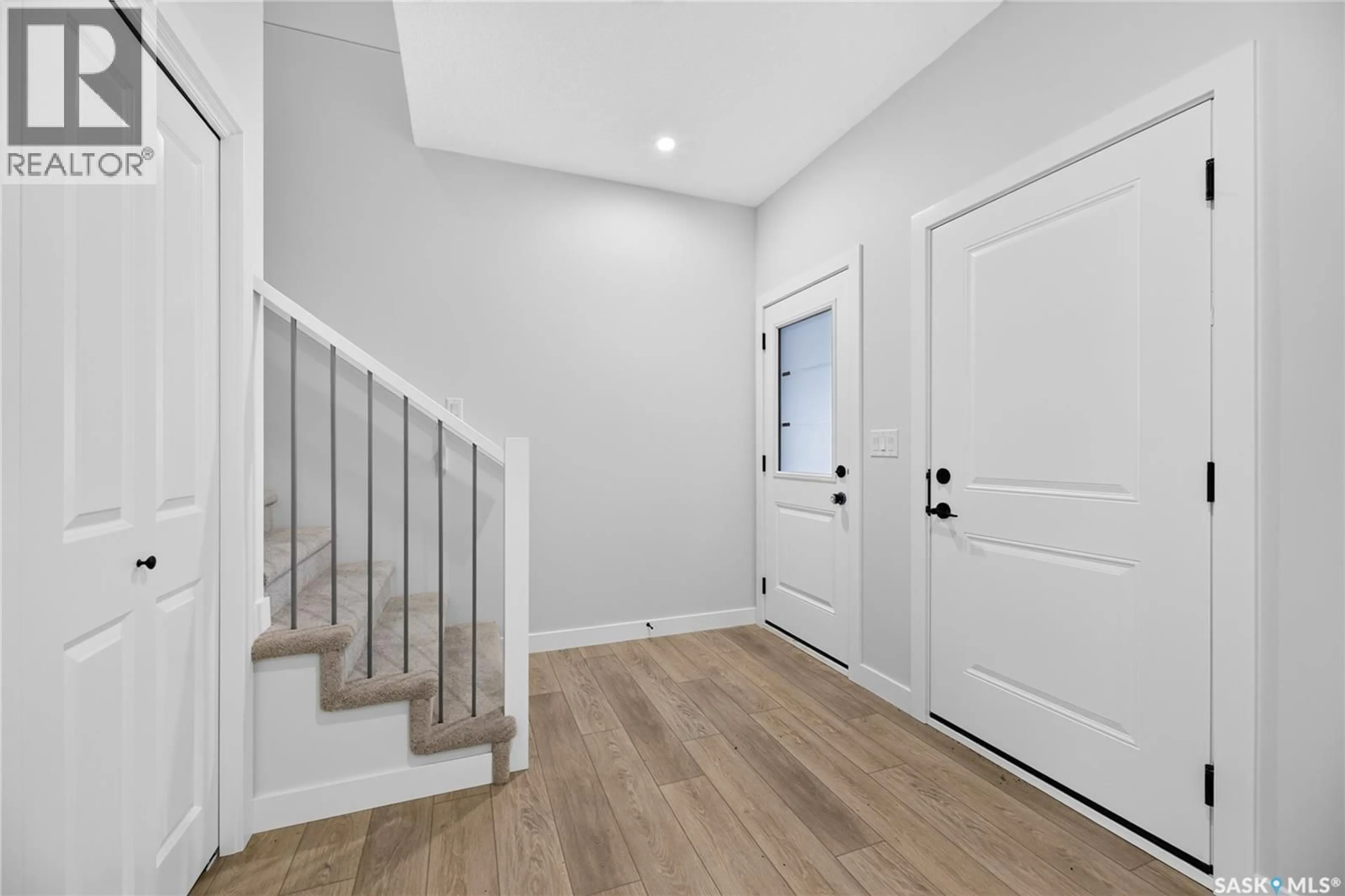 Indoor entryway for 6 830 BRIGHTON BOULEVARD, Saskatoon Saskatchewan S7V2A8