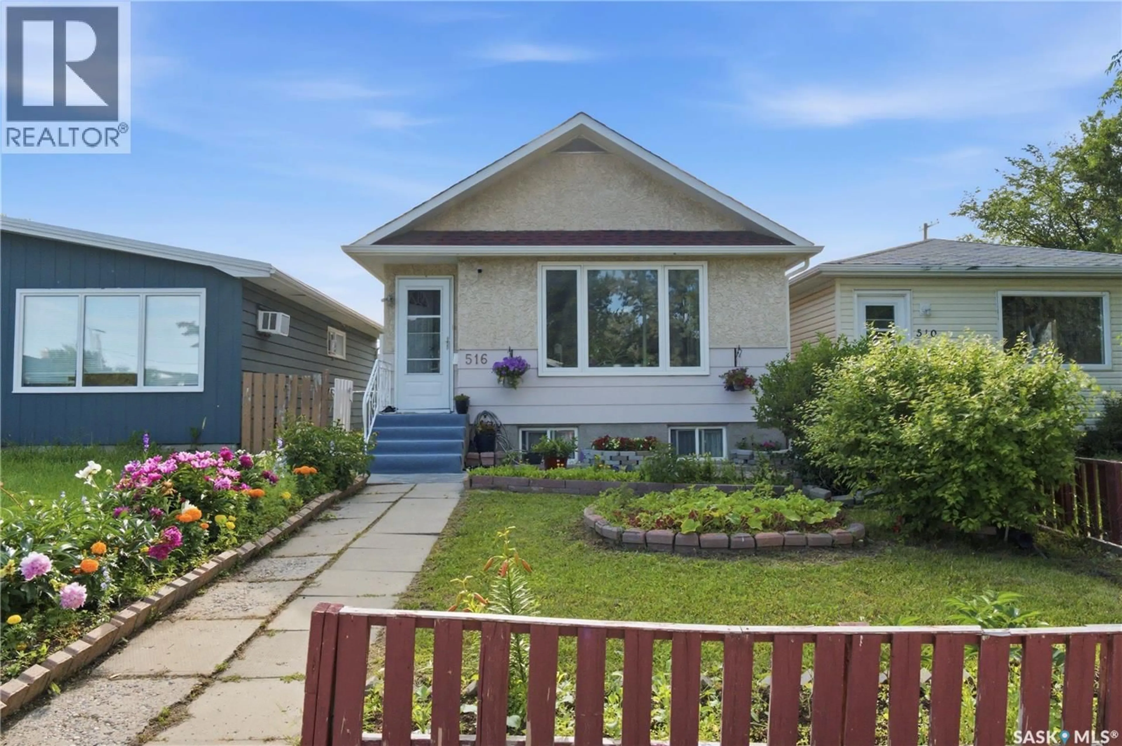Home with vinyl exterior material, street for 516 HAMILTON STREET, Regina Saskatchewan S4R2A9