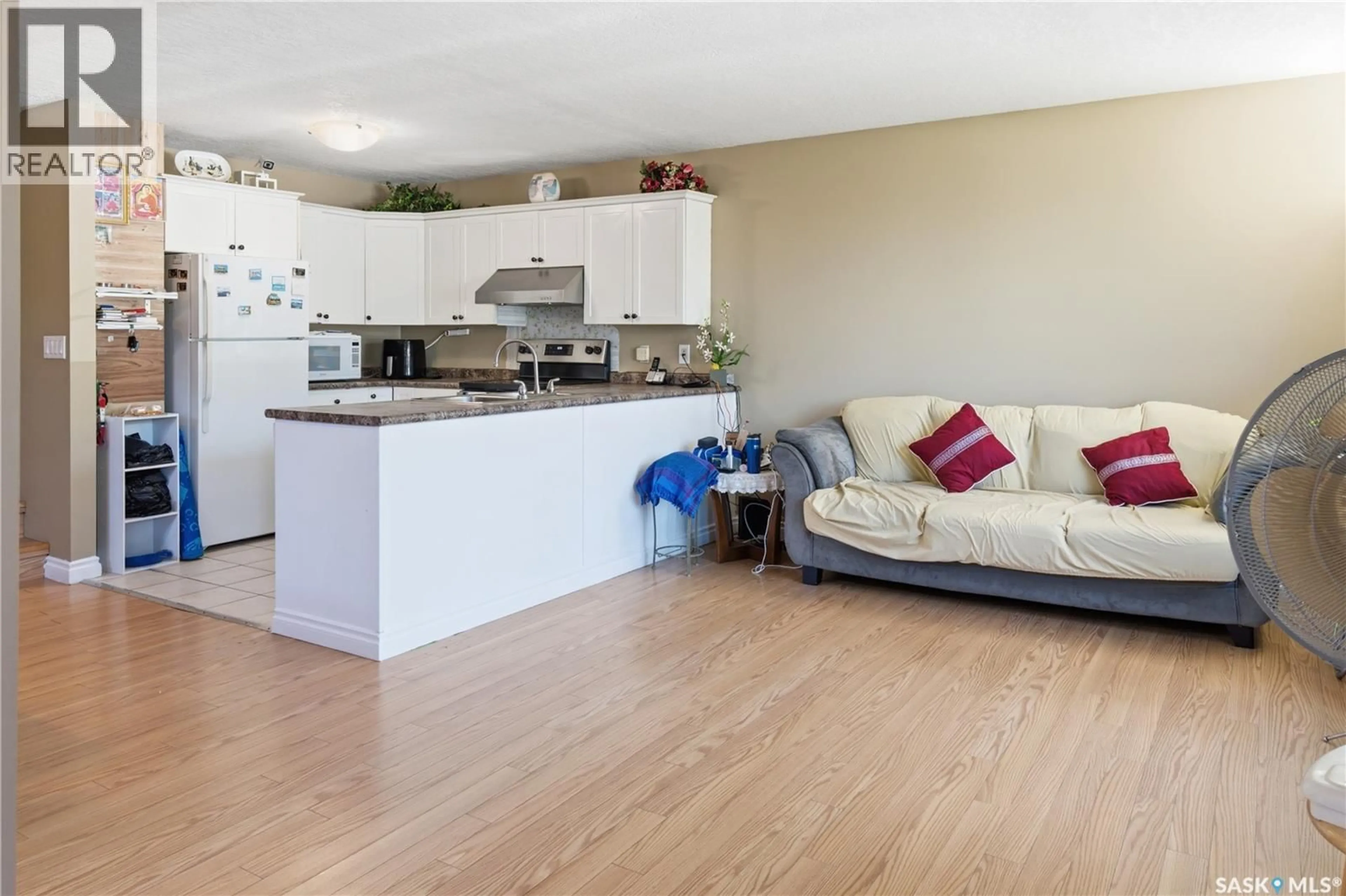 Open concept kitchen, wood/laminate floor for 516 HAMILTON STREET, Regina Saskatchewan S4R2A9