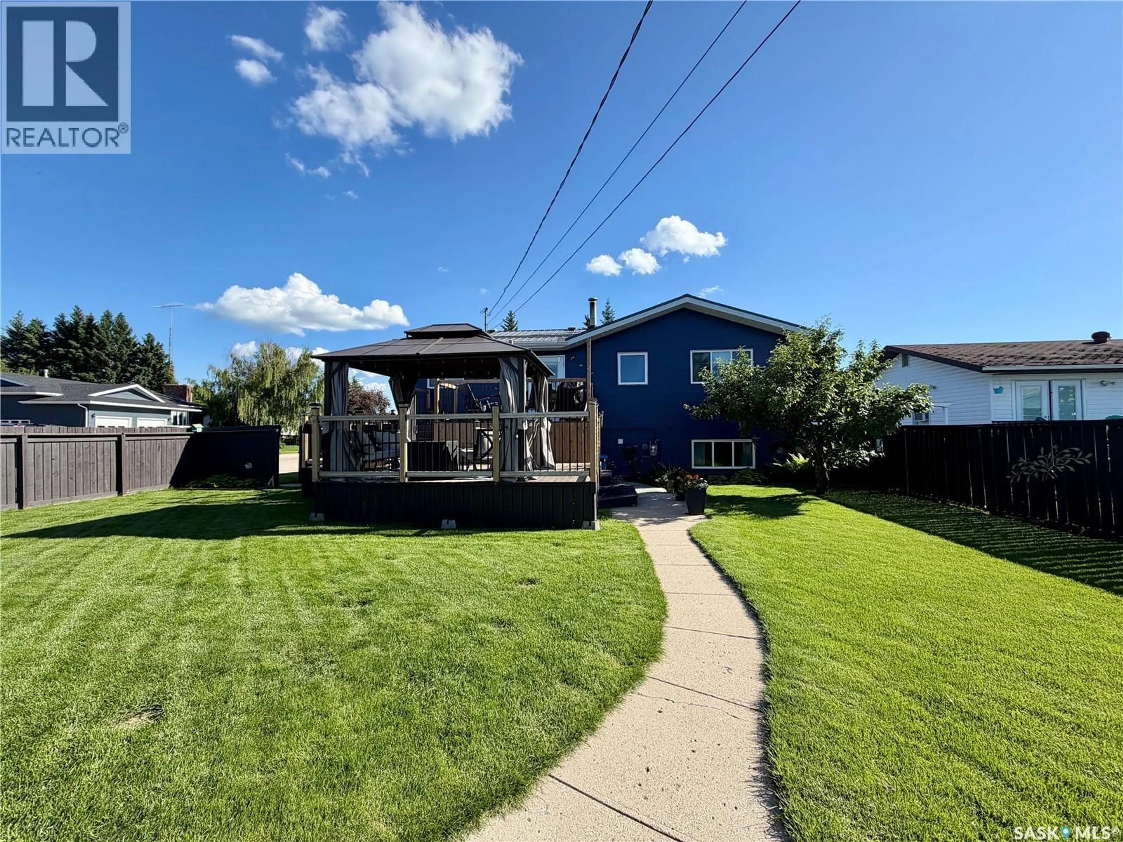 A pic from outside/outdoor area/front of a property/back of a property/a pic from drone, street for 219 4TH AVENUE, Spiritwood Saskatchewan S0J2M0