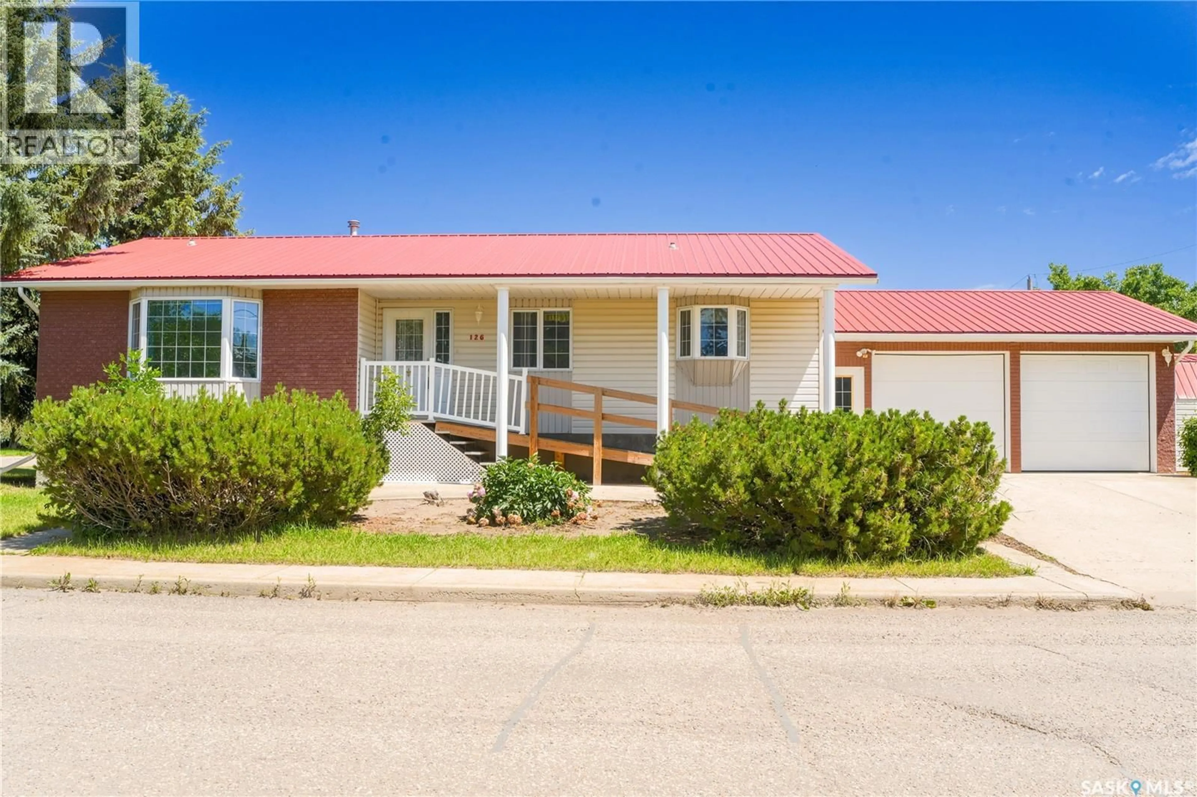 Home with vinyl exterior material, street for 126 5TH AVENUE, Gravelbourg Saskatchewan S0H1X0