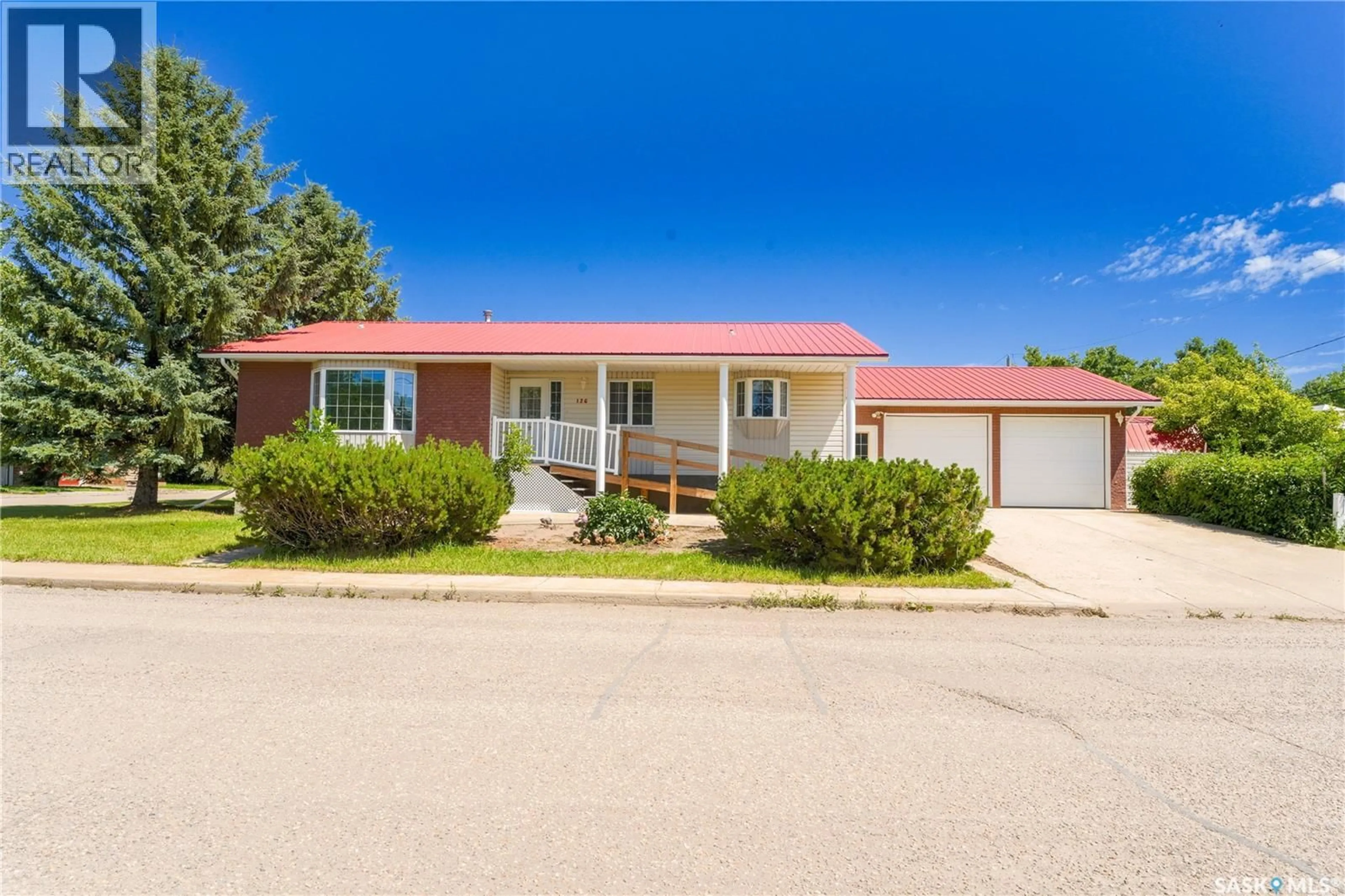 Home with vinyl exterior material, street for 126 5TH AVENUE, Gravelbourg Saskatchewan S0H1X0