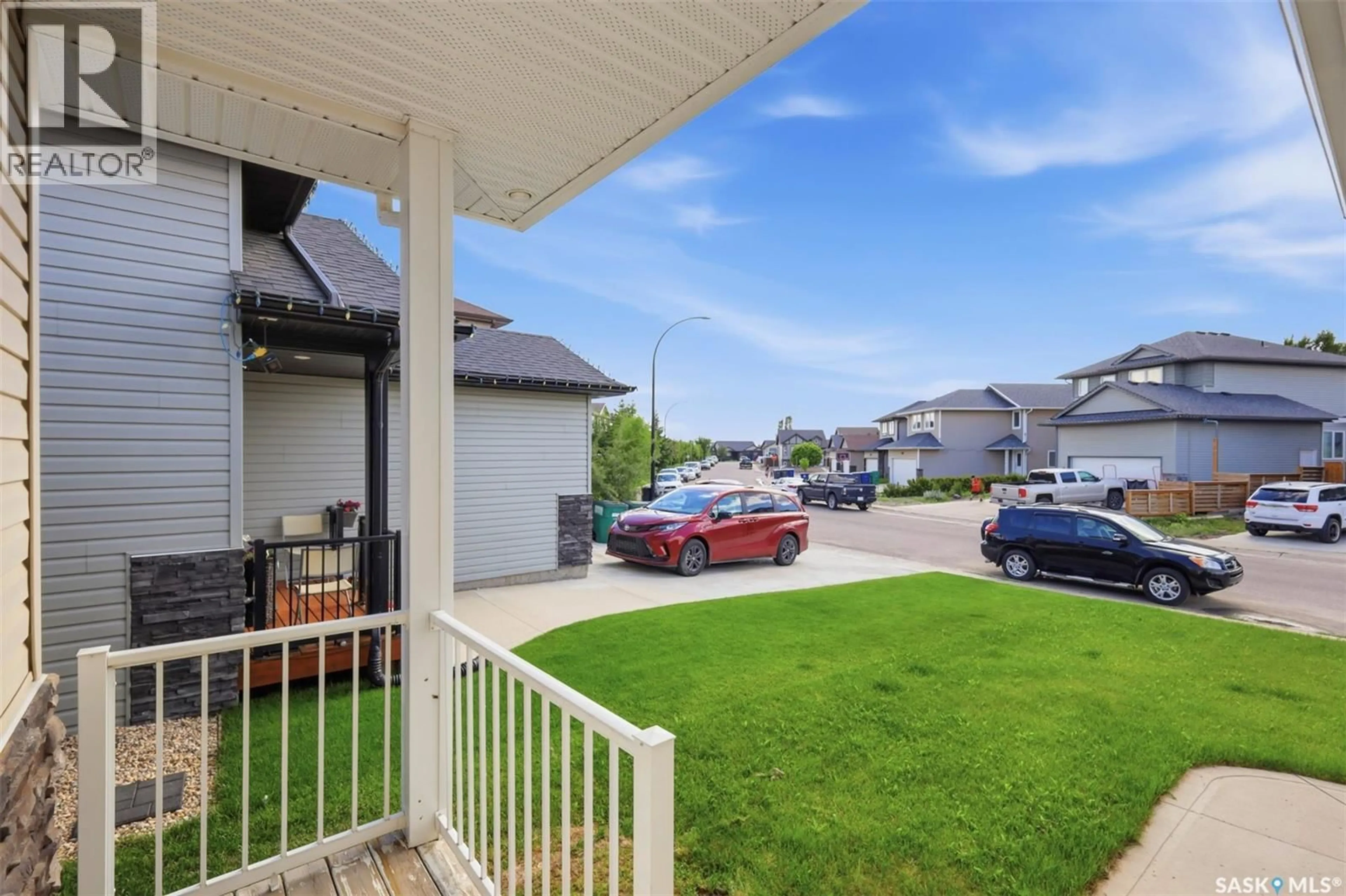 Patio, street for 123 HENICK CRESCENT, Saskatoon Saskatchewan S7R0J9