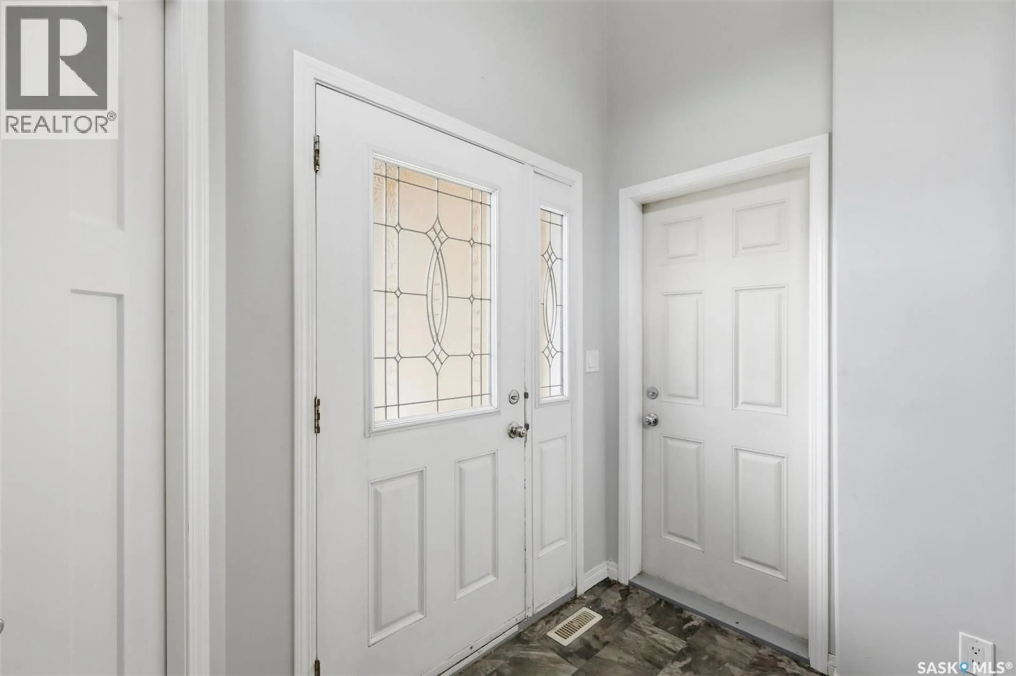Indoor entryway for 123 HENICK CRESCENT, Saskatoon Saskatchewan S7R0J9
