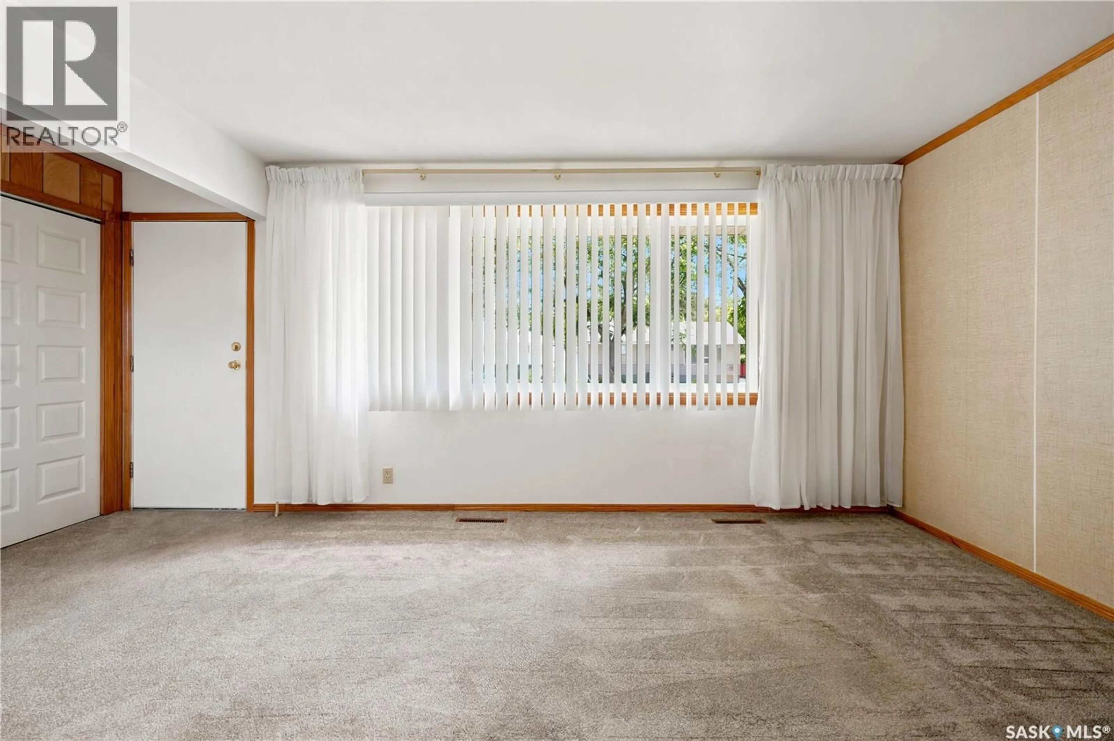 A pic of a room for 3326 4TH AVENUE, Regina Saskatchewan S4R0V6