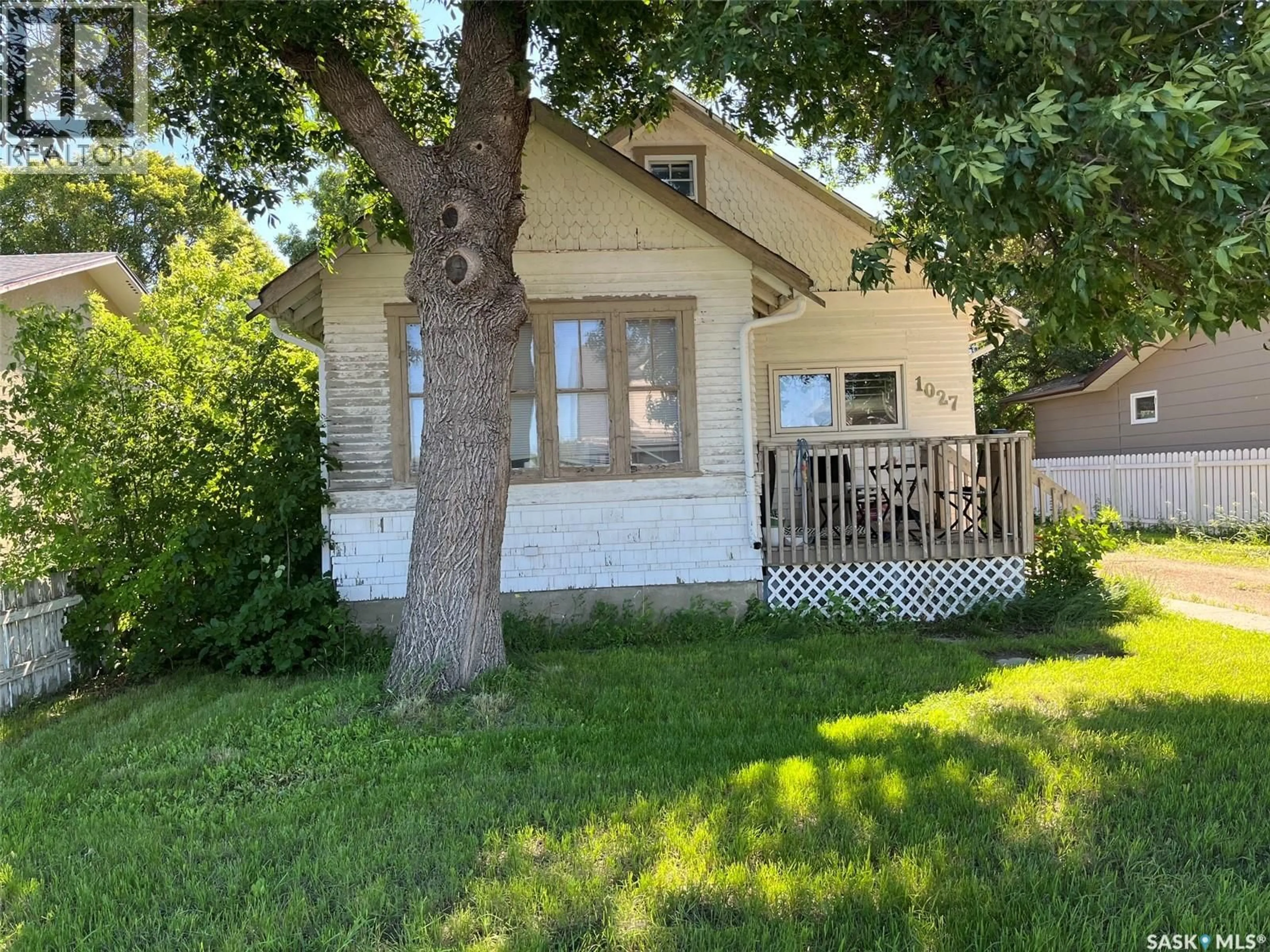 Unknown for 1027 7TH AVENUE, Moose Jaw Saskatchewan S6H1M9