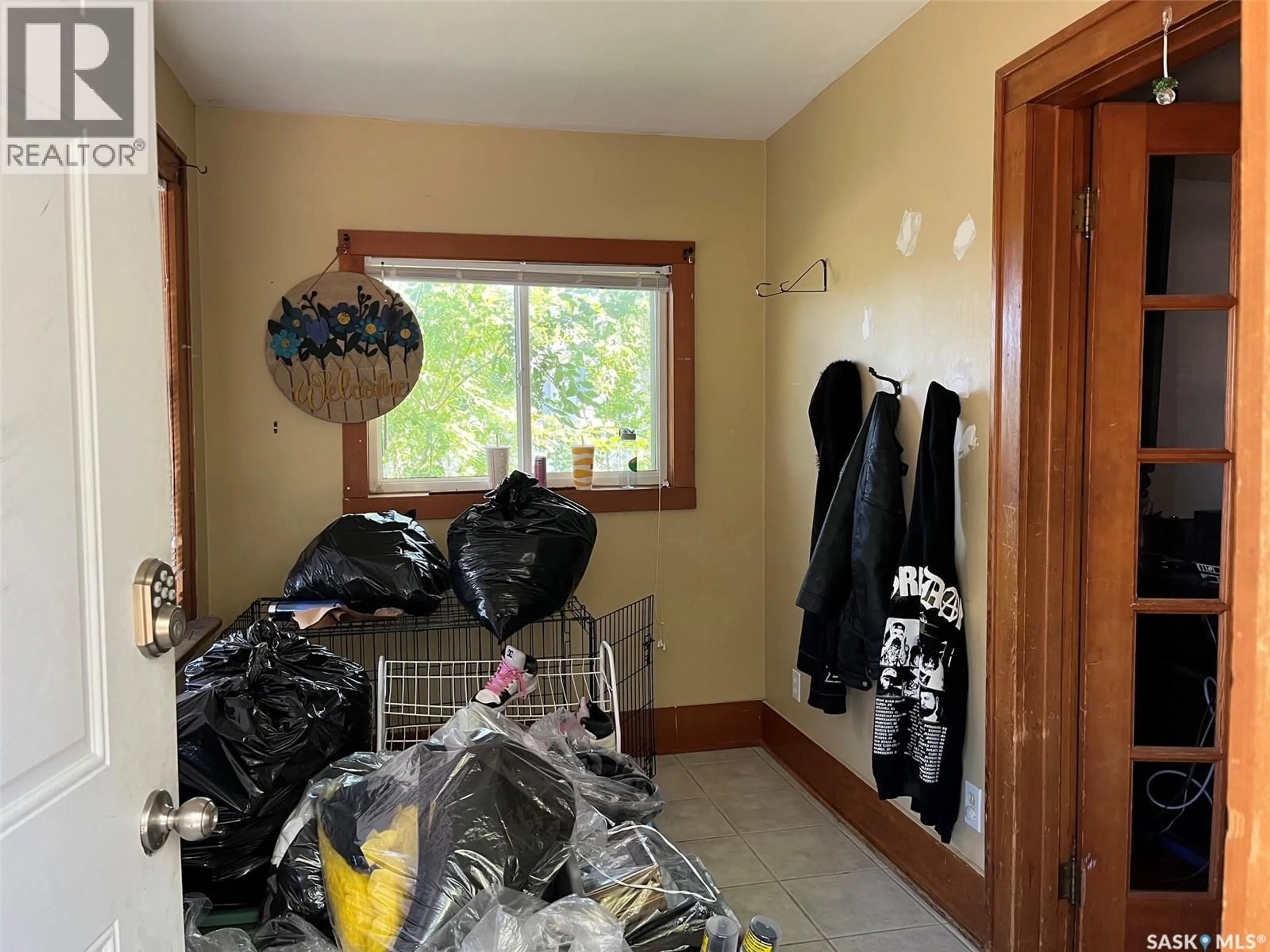 A pic of a room for 1027 7TH AVENUE, Moose Jaw Saskatchewan S6H1M9