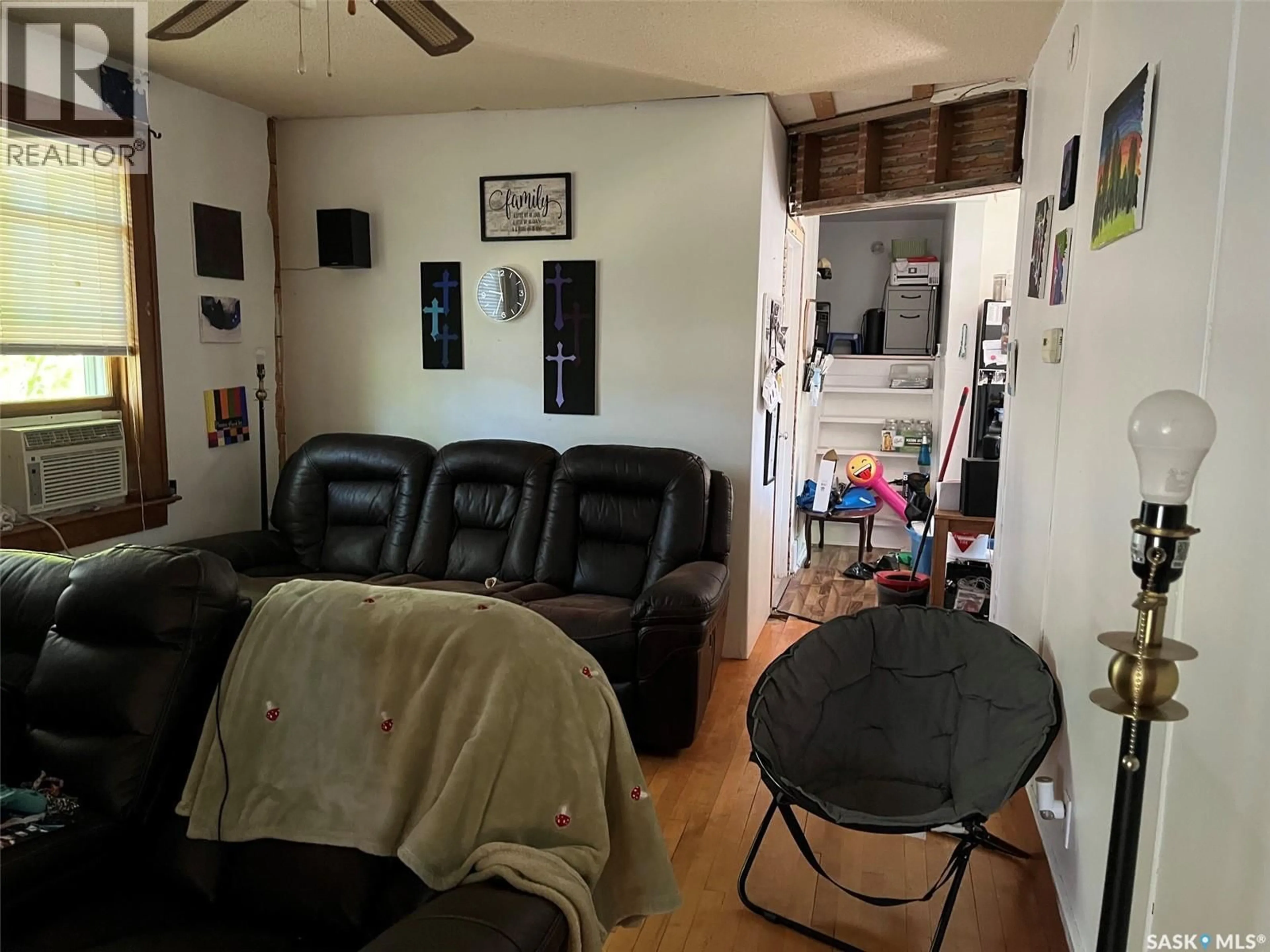A pic of a room for 1027 7TH AVENUE, Moose Jaw Saskatchewan S6H1M9