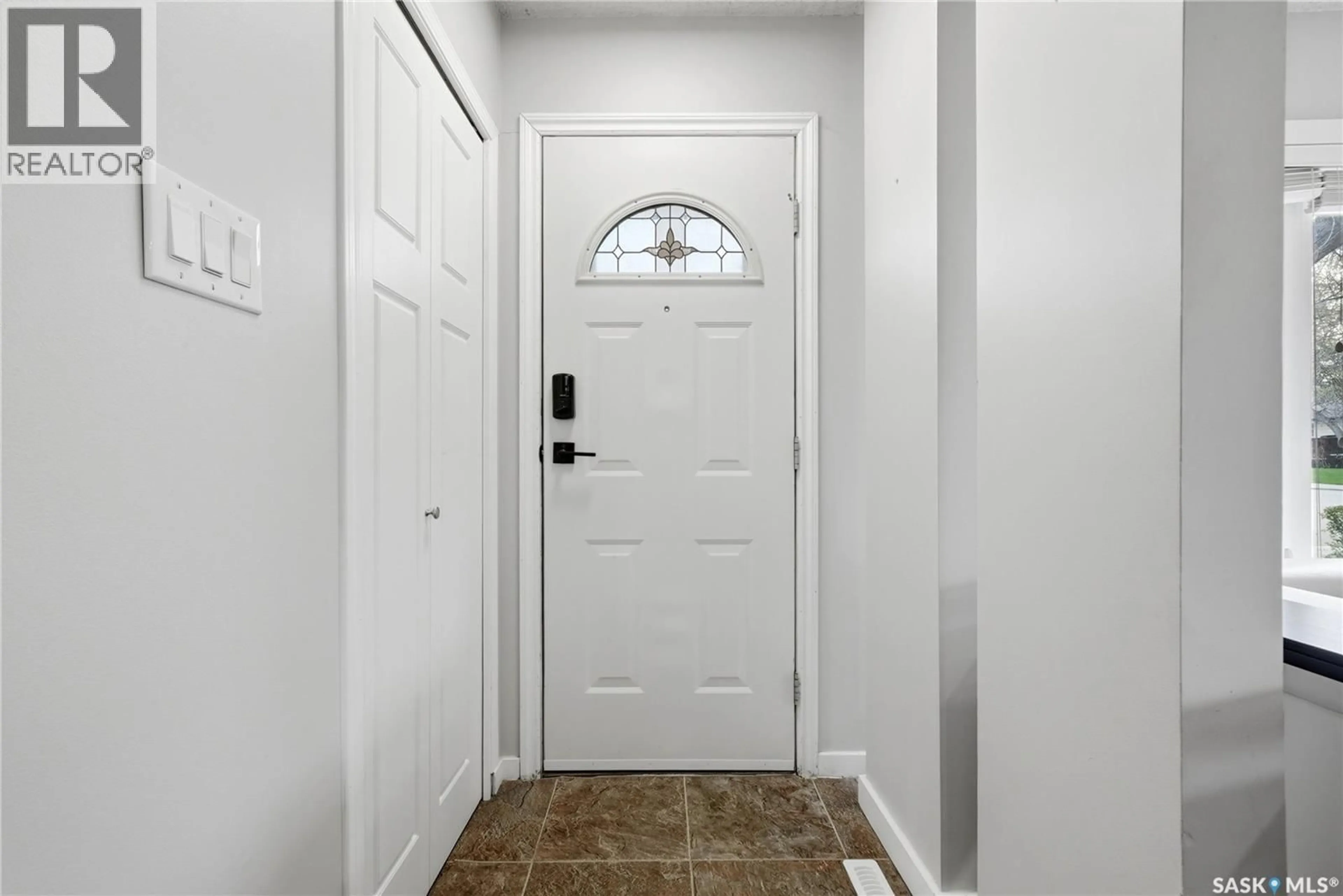 Indoor entryway for 2775 ROTHWELL STREET, Regina Saskatchewan S4N2E3