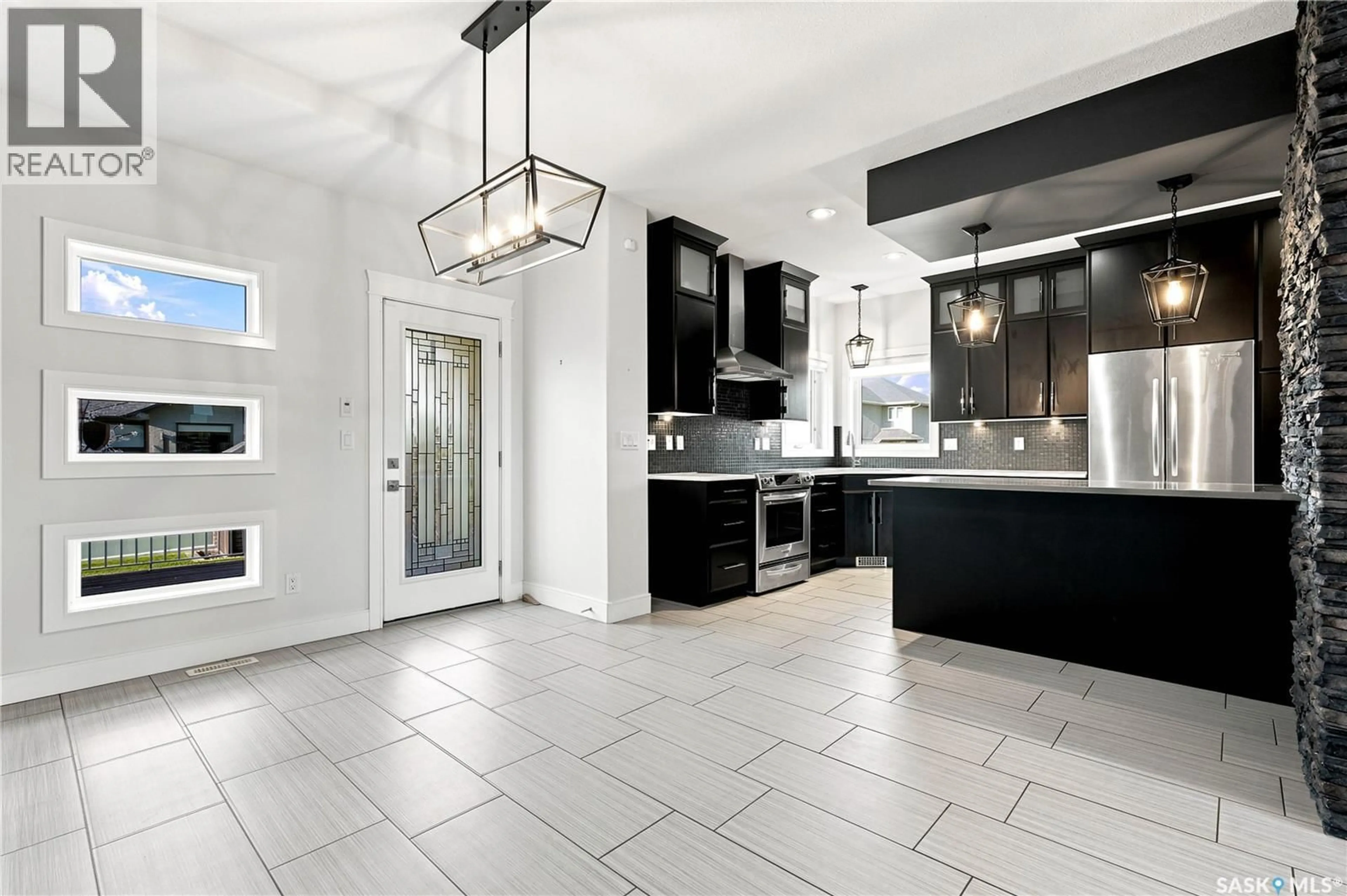 Contemporary kitchen, ceramic/tile floor for 102 TEAL CRESCENT, Saskatoon Saskatchewan S7T0P9