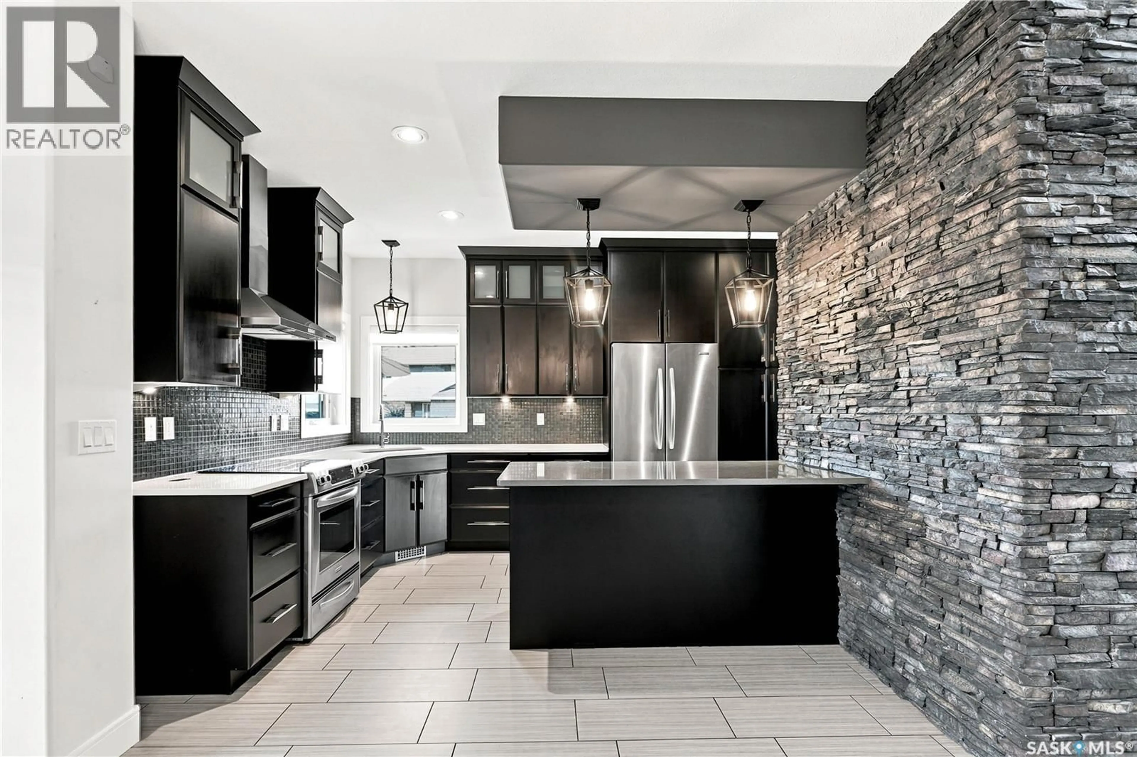 Contemporary kitchen, ceramic/tile floor for 102 TEAL CRESCENT, Saskatoon Saskatchewan S7T0P9