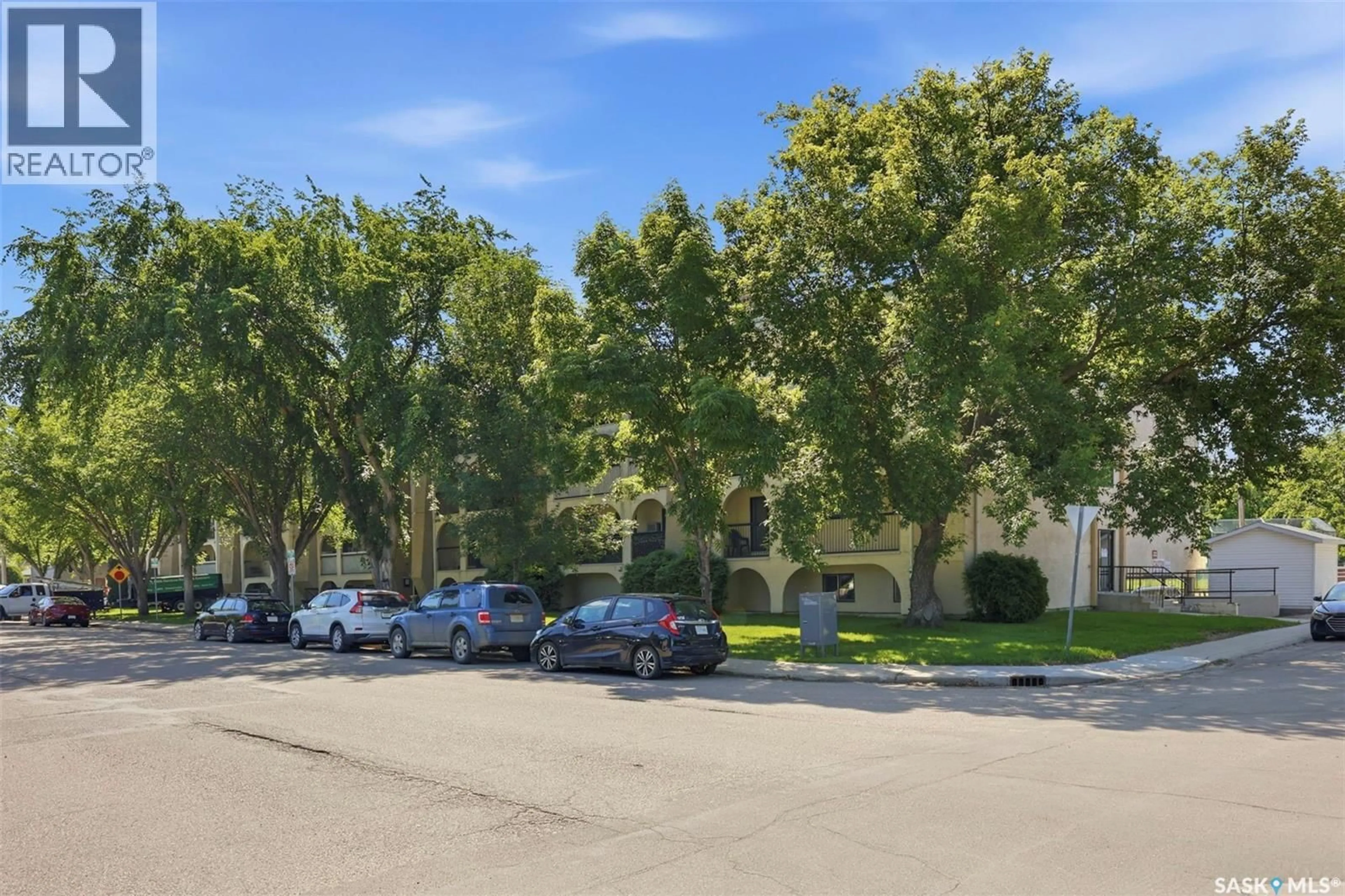A pic from outside/outdoor area/front of a property/back of a property/a pic from drone, street for 610 - 410 HILLIARD STREET, Saskatoon Saskatchewan S7M5L5