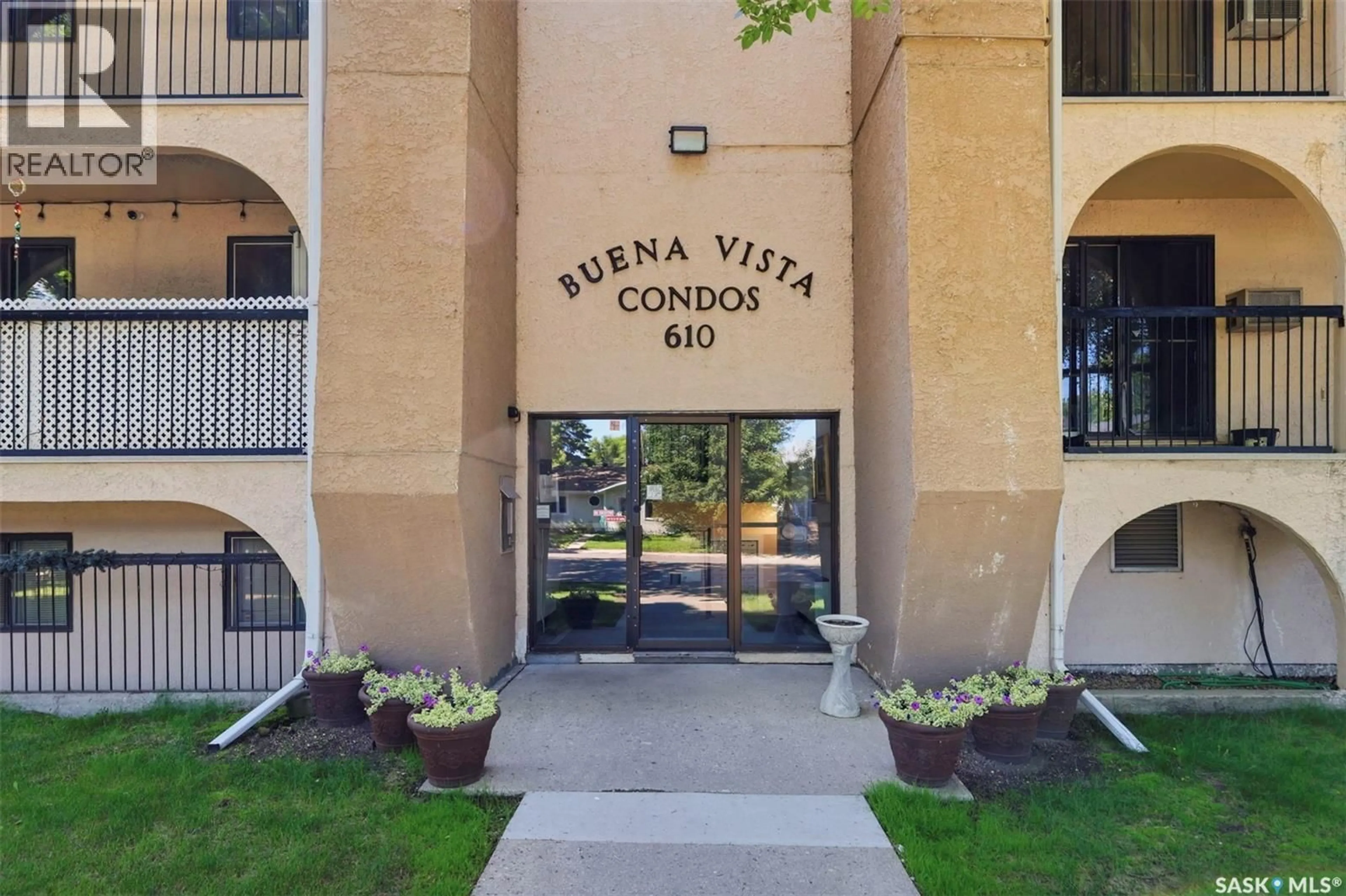 Indoor foyer for 610 - 410 HILLIARD STREET, Saskatoon Saskatchewan S7M5L5