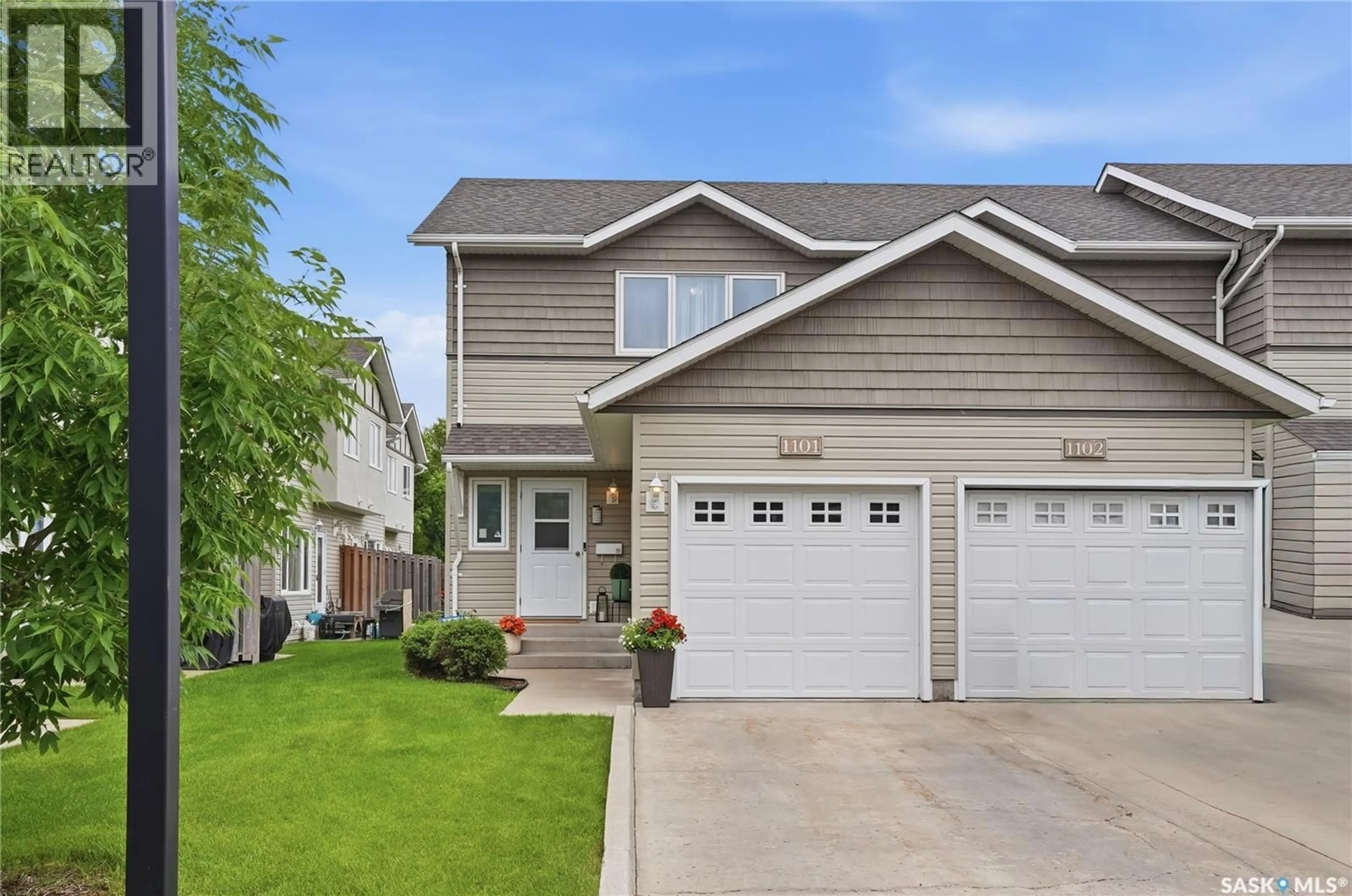Home with vinyl exterior material, street for 1101 715 HART ROAD, Saskatoon Saskatchewan S7M3Y9