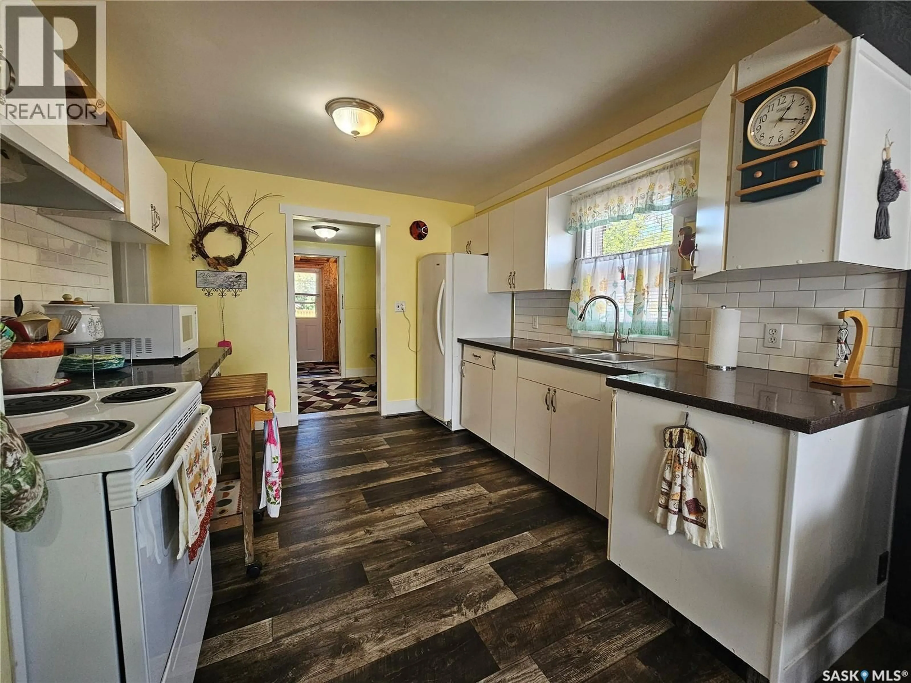 Standard kitchen, ceramic/tile floor for 201 MAIN STREET, Glaslyn Saskatchewan S0M0Y0