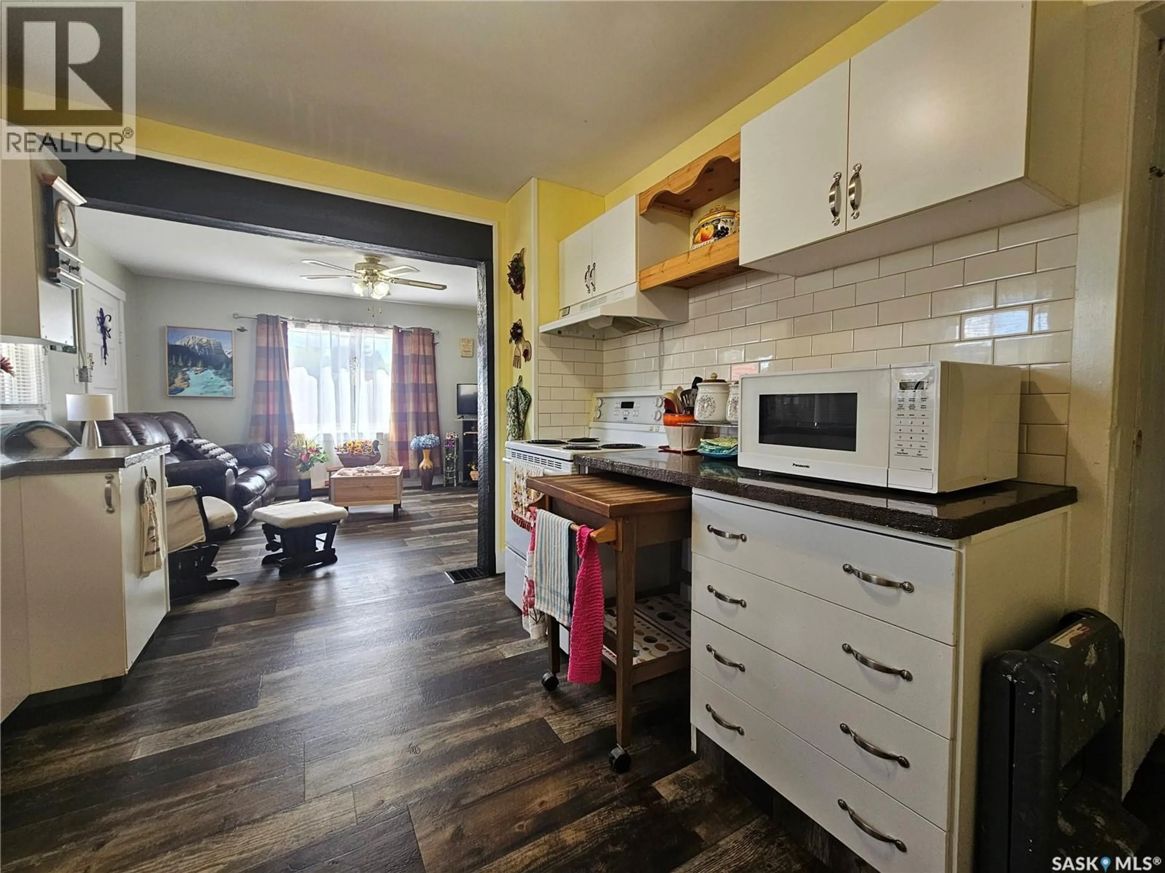 Open concept kitchen, unknown for 201 MAIN STREET, Glaslyn Saskatchewan S0M0Y0