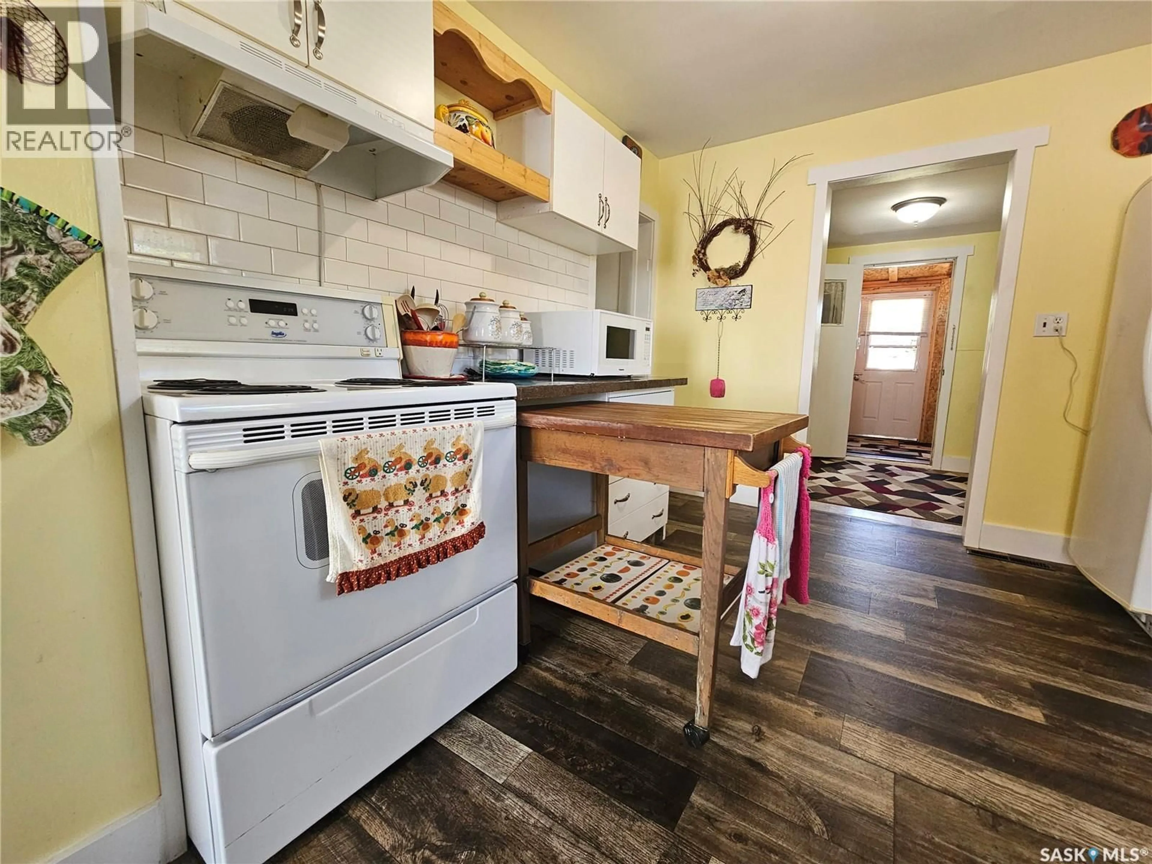 Standard kitchen, unknown for 201 MAIN STREET, Glaslyn Saskatchewan S0M0Y0