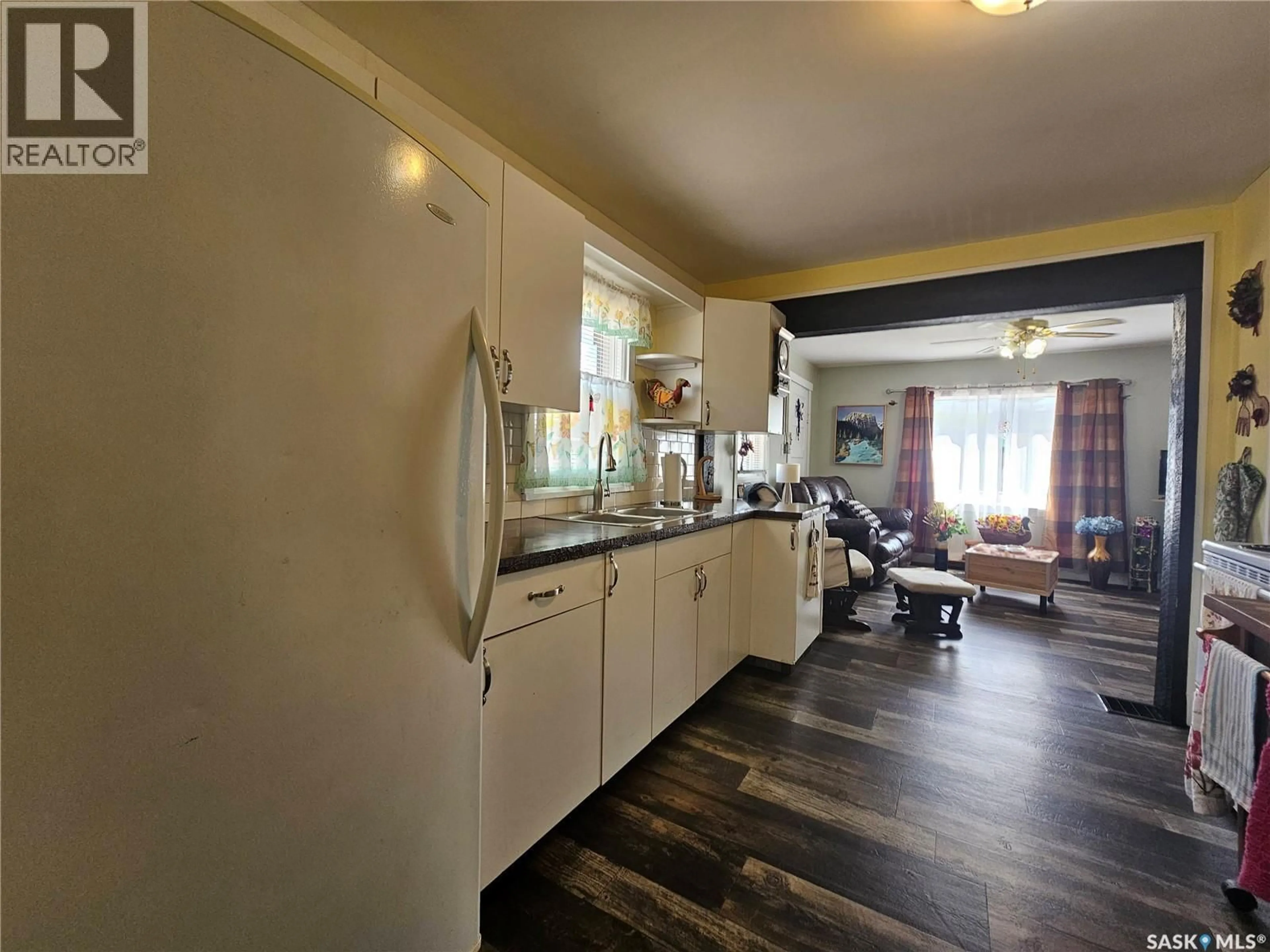 Unknown for 201 MAIN STREET, Glaslyn Saskatchewan S0M0Y0