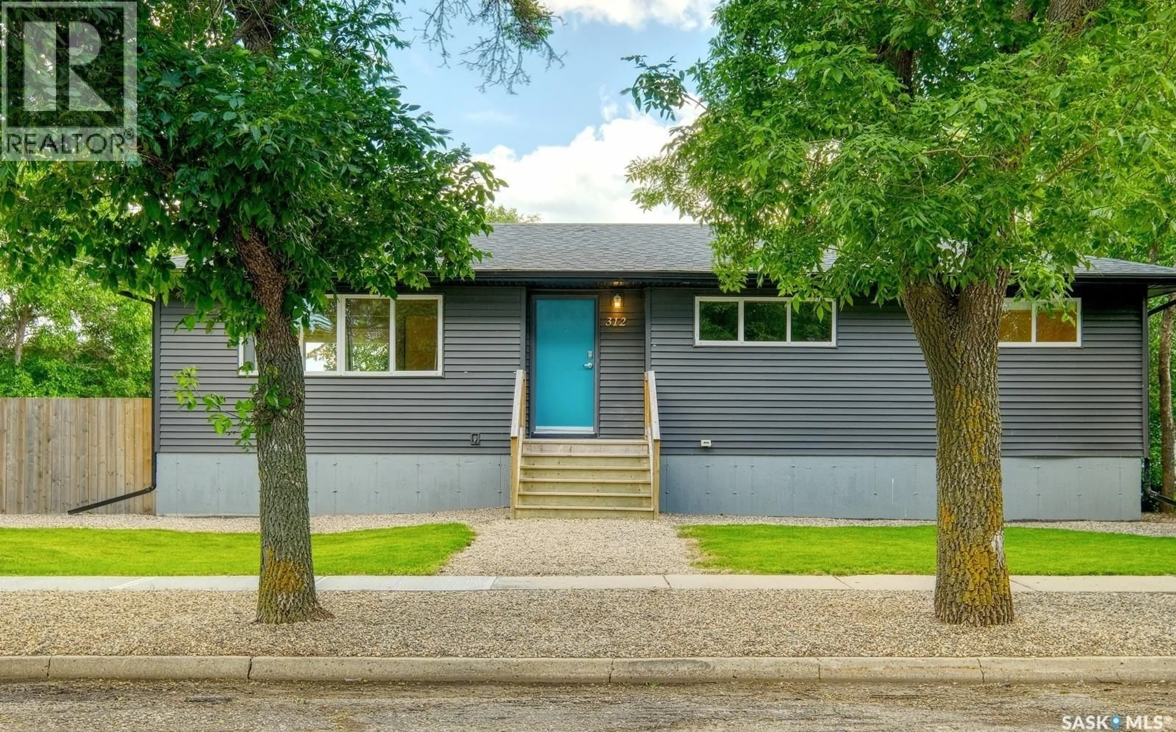 Home with vinyl exterior material, street for 312 4TH AVENUE, Rosetown Saskatchewan S0L2V0
