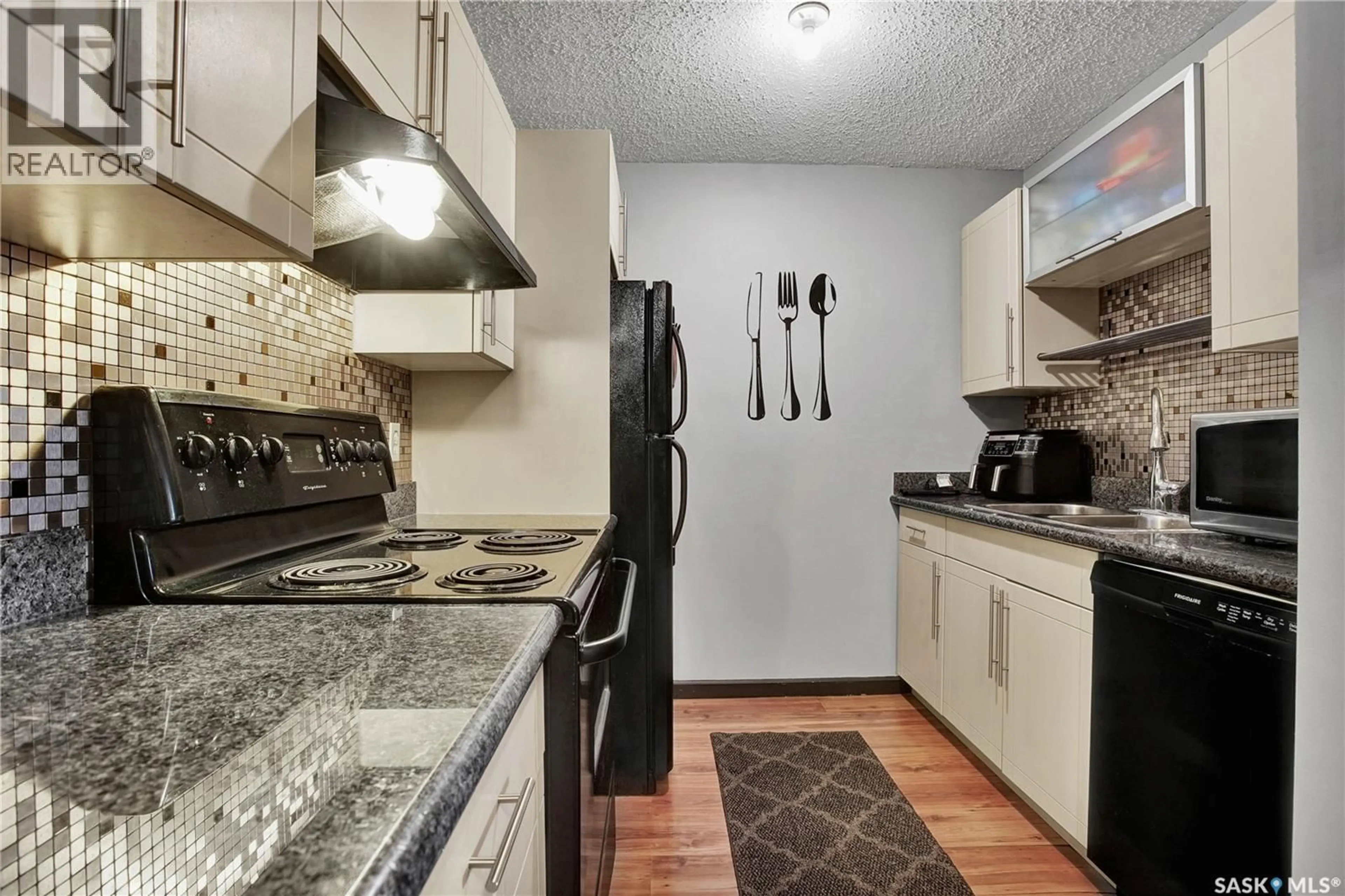 Standard kitchen, unknown for 204 333 SILVERWOOD ROAD, Saskatoon Saskatchewan S7K6G1