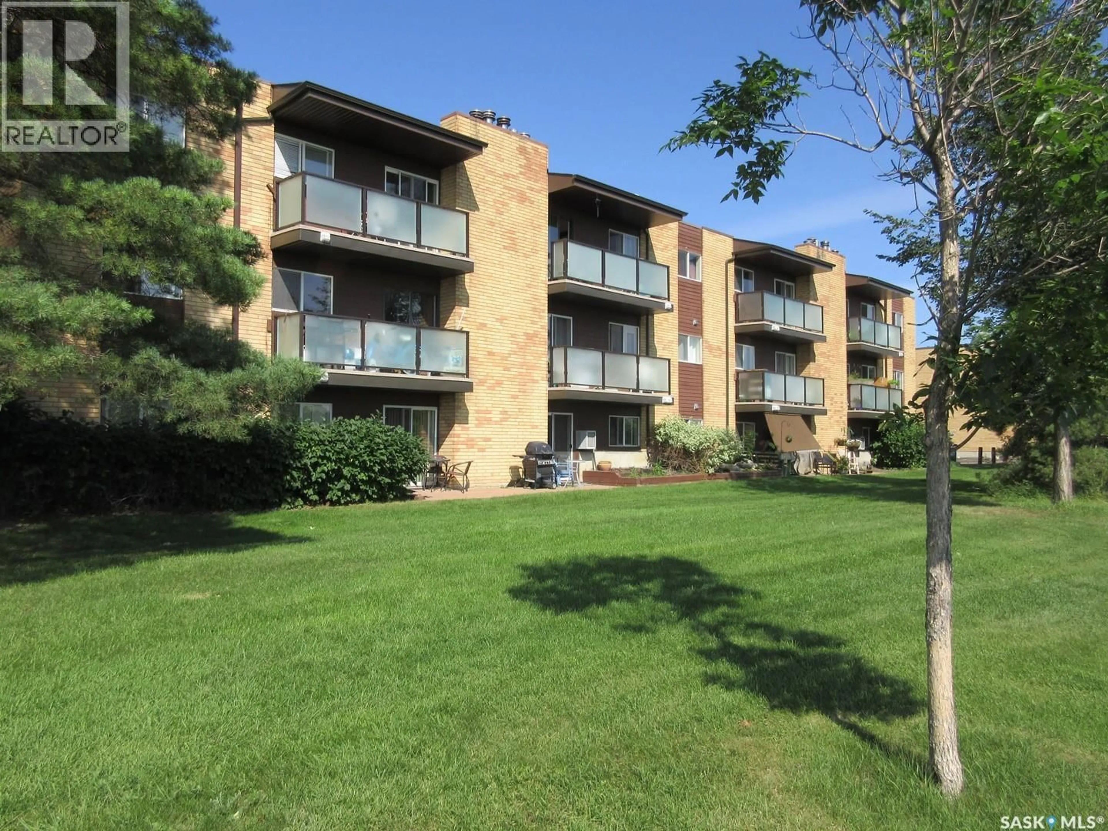 A pic from outside/outdoor area/front of a property/back of a property/a pic from drone, unknown for 312 423 TAIT COURT, Saskatoon Saskatchewan S7H5L3