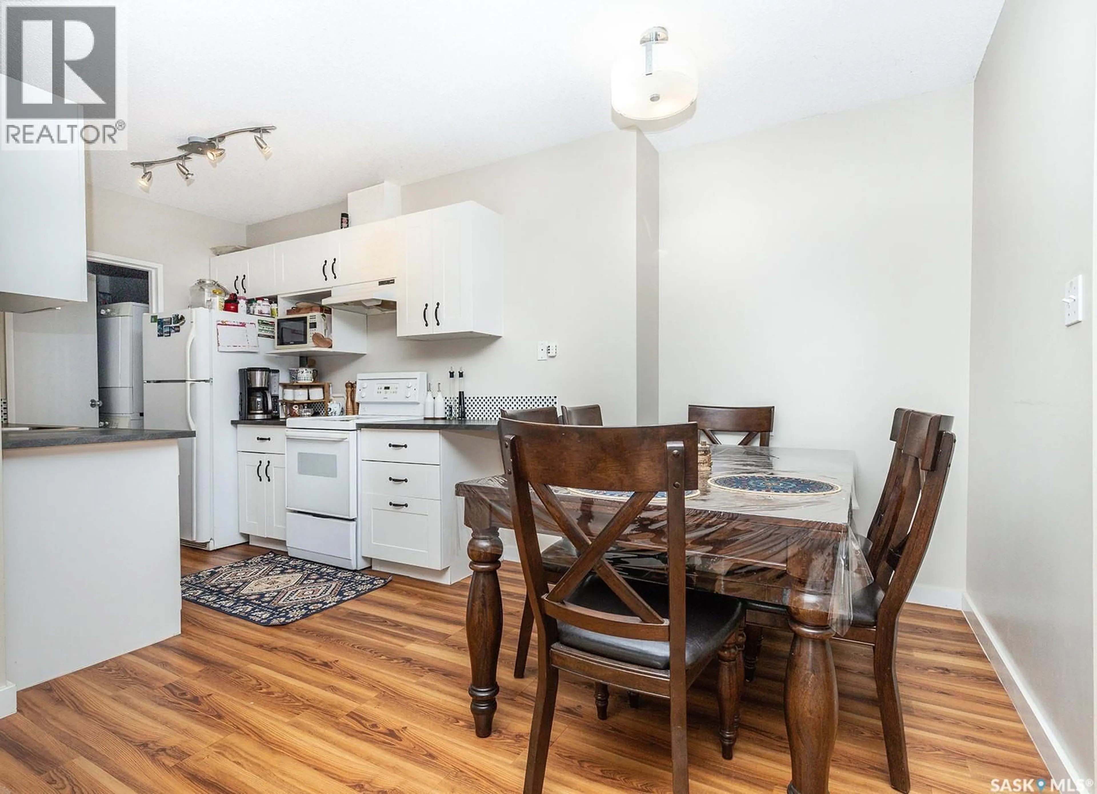 Standard kitchen, wood/laminate floor for 312 423 TAIT COURT, Saskatoon Saskatchewan S7H5L3