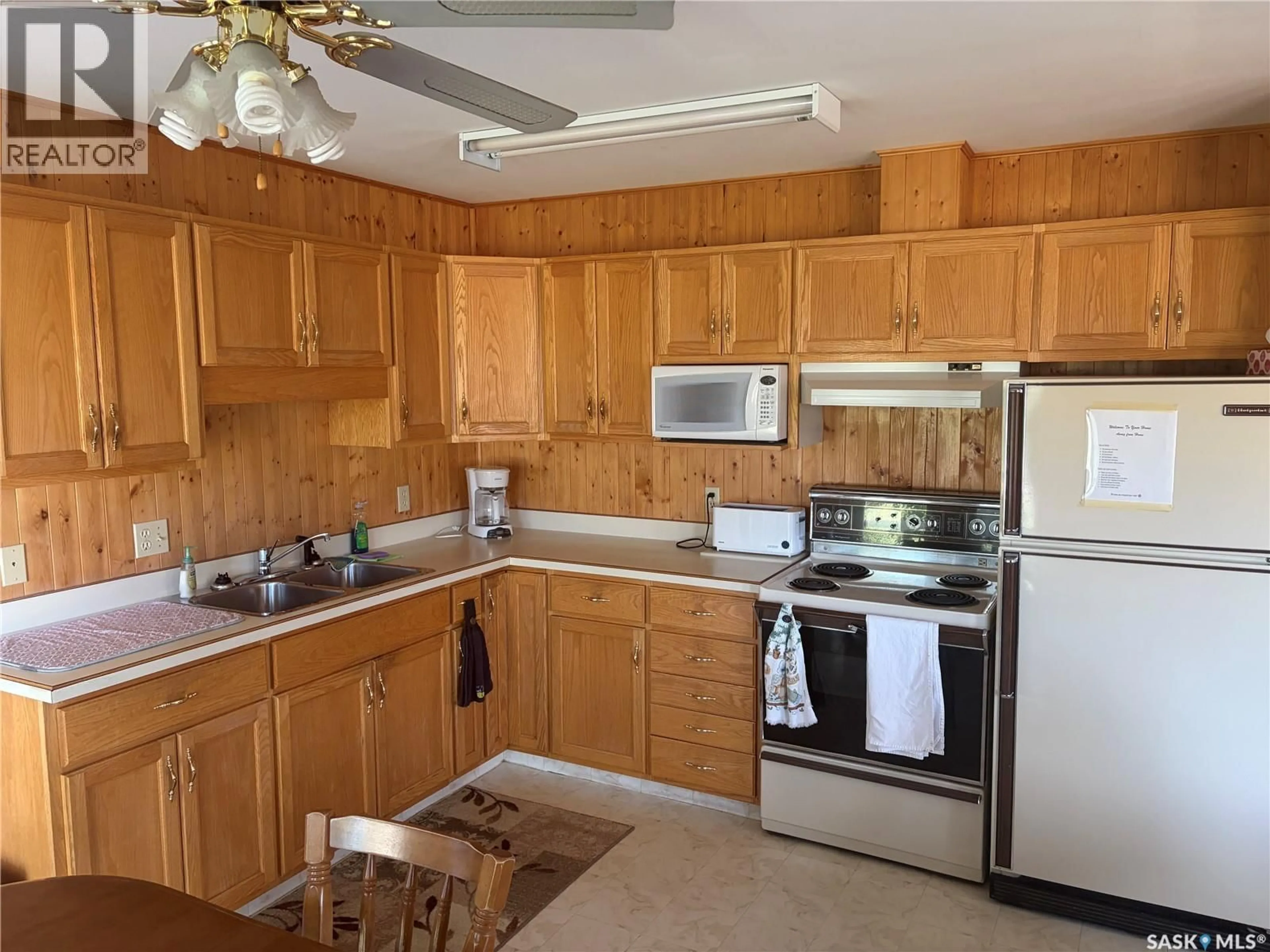 Standard kitchen, unknown for 19 DELARONDE RESORT, Delaronde Lake Saskatchewan S0J0E0