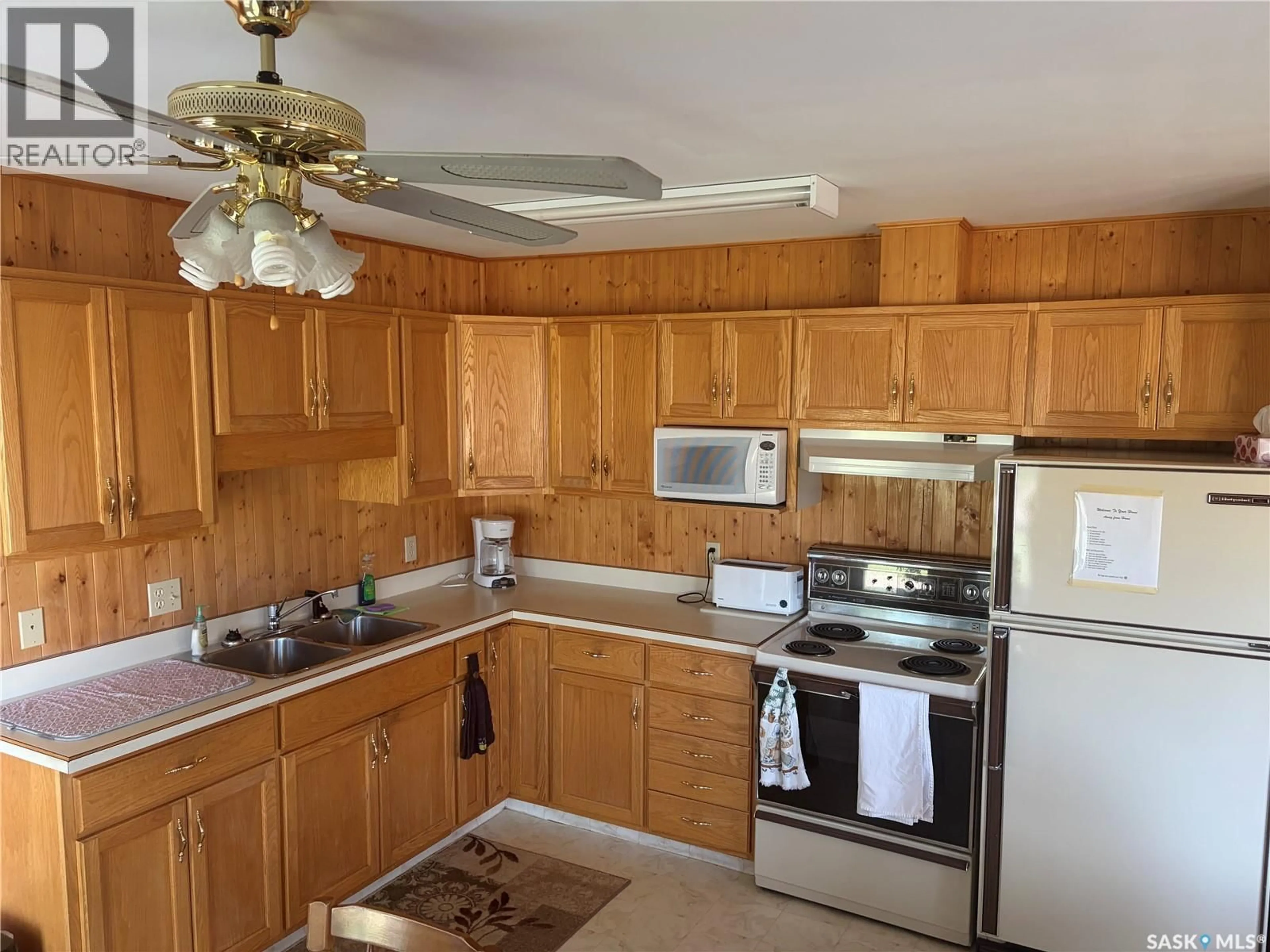 Standard kitchen, unknown for 19 DELARONDE RESORT, Delaronde Lake Saskatchewan S0J0E0
