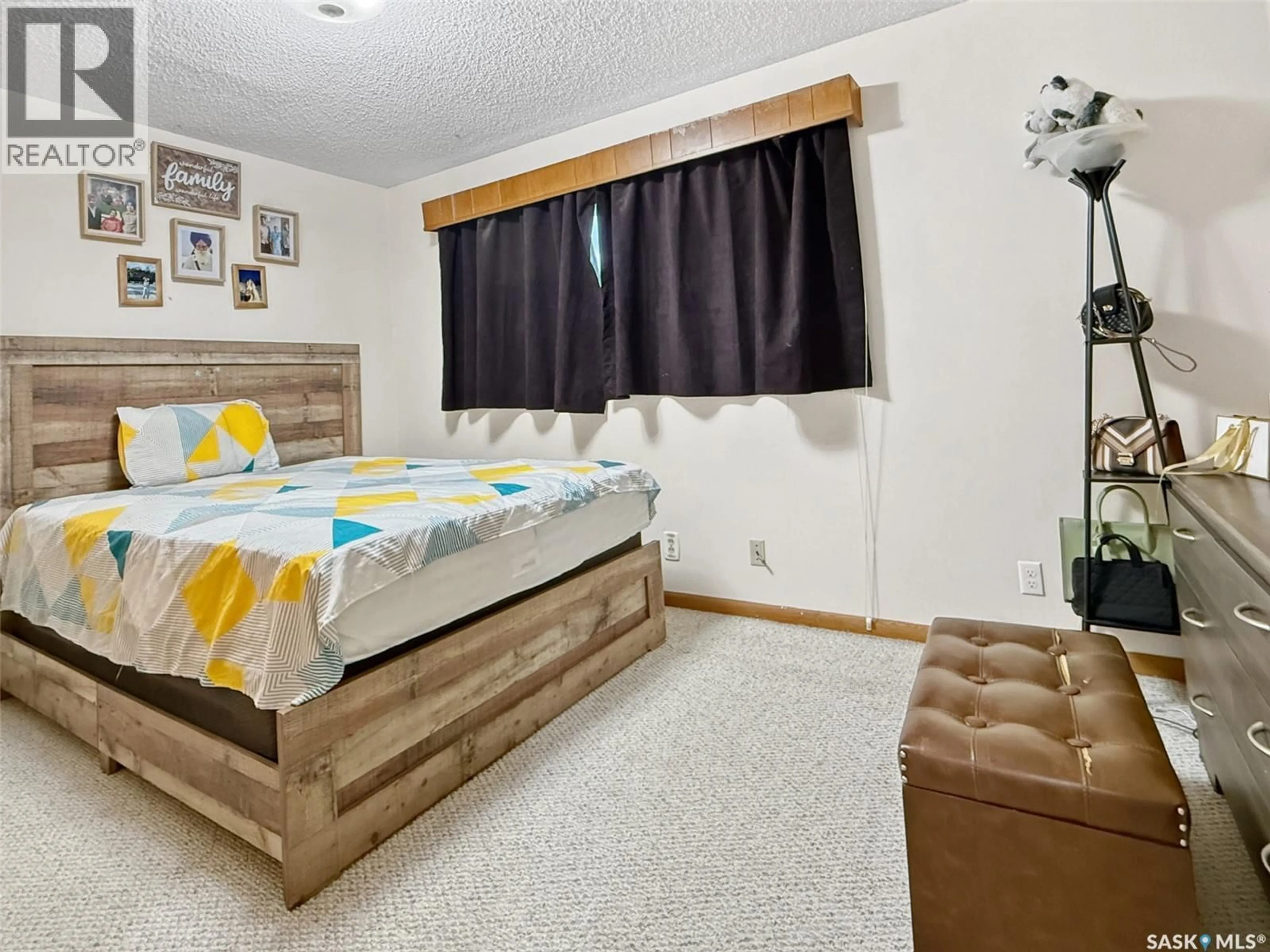 Bedroom with bed, unknown for 355 3RD AVENUE, Swift Current Saskatchewan S9H3K6
