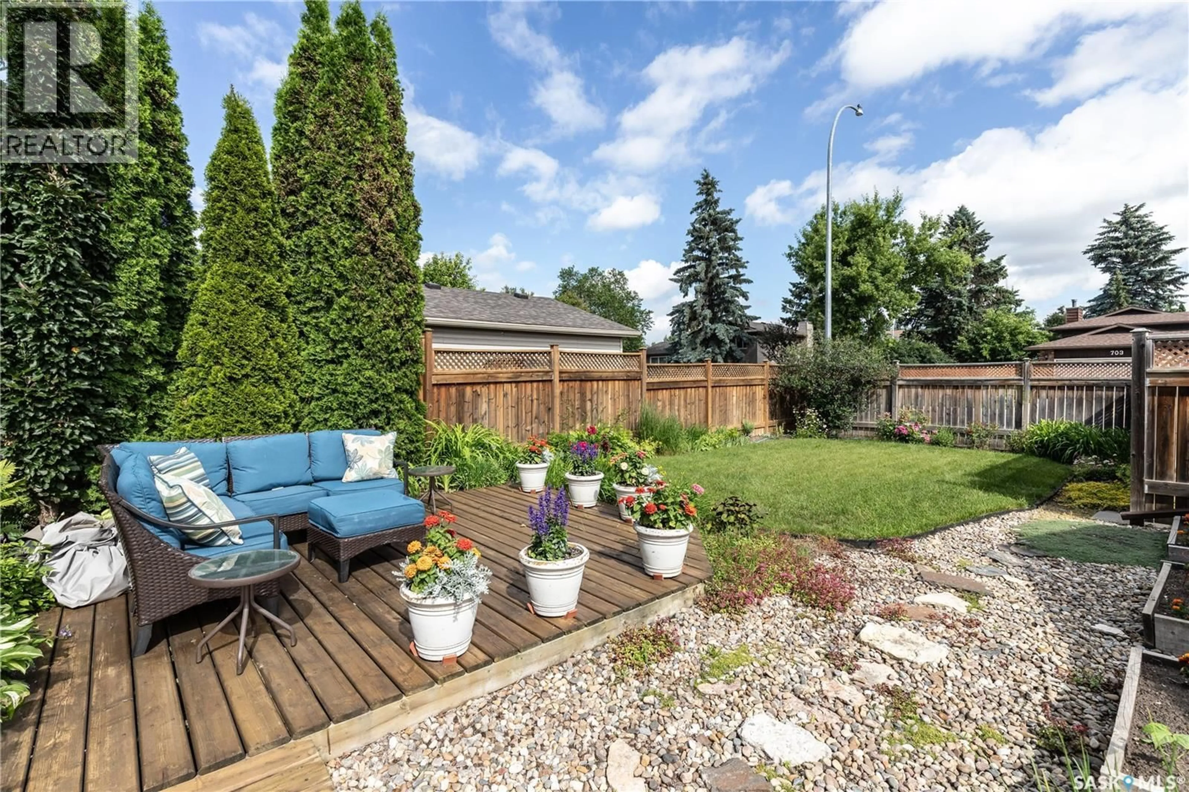 Patio, street for 102 WAKAW CRESCENT, Saskatoon Saskatchewan S7J4E2