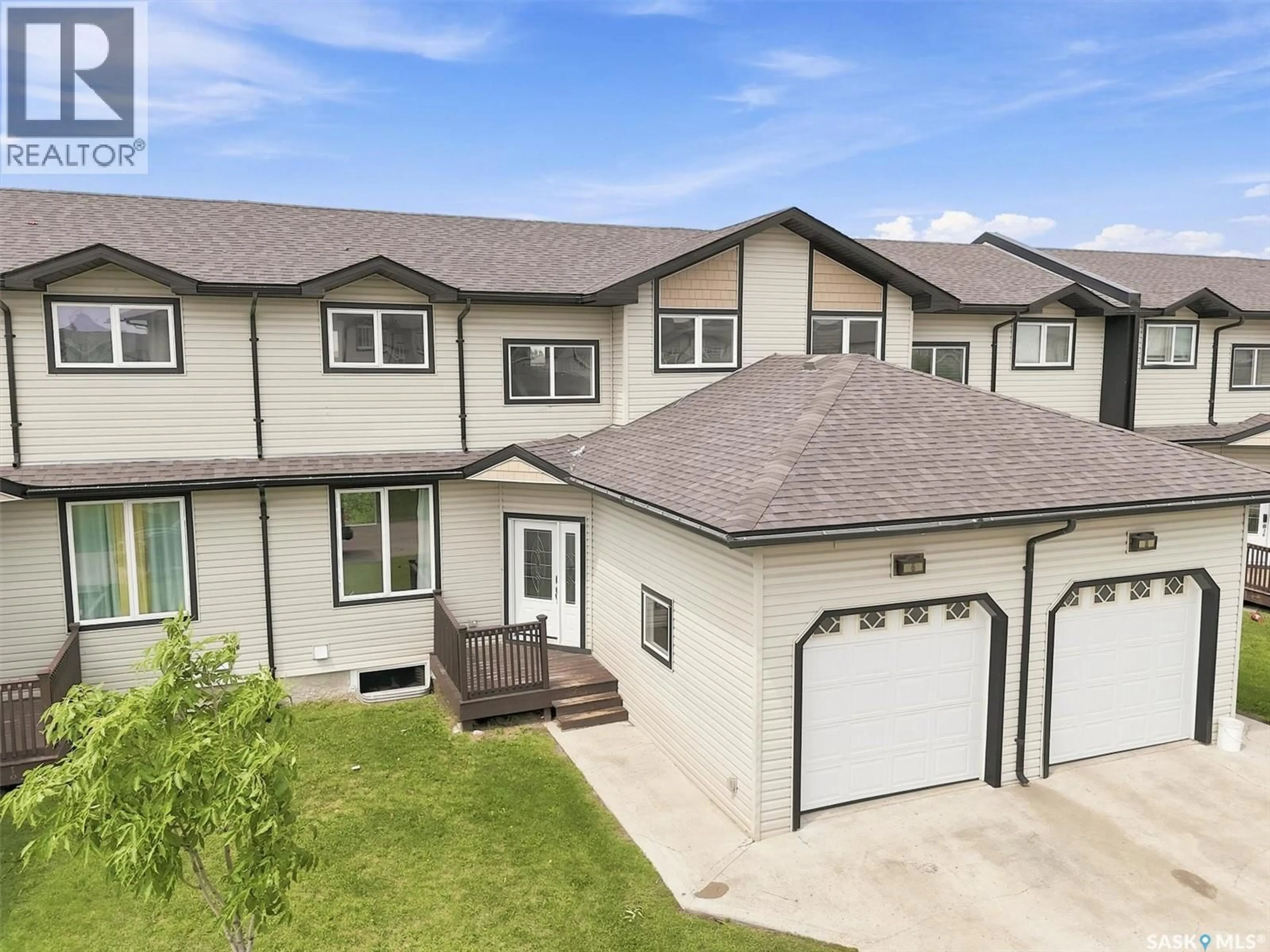 A pic from outside/outdoor area/front of a property/back of a property/a pic from drone, unknown for 6 118 HAMPTON CIRCLE, Saskatoon Saskatchewan S7R0C9