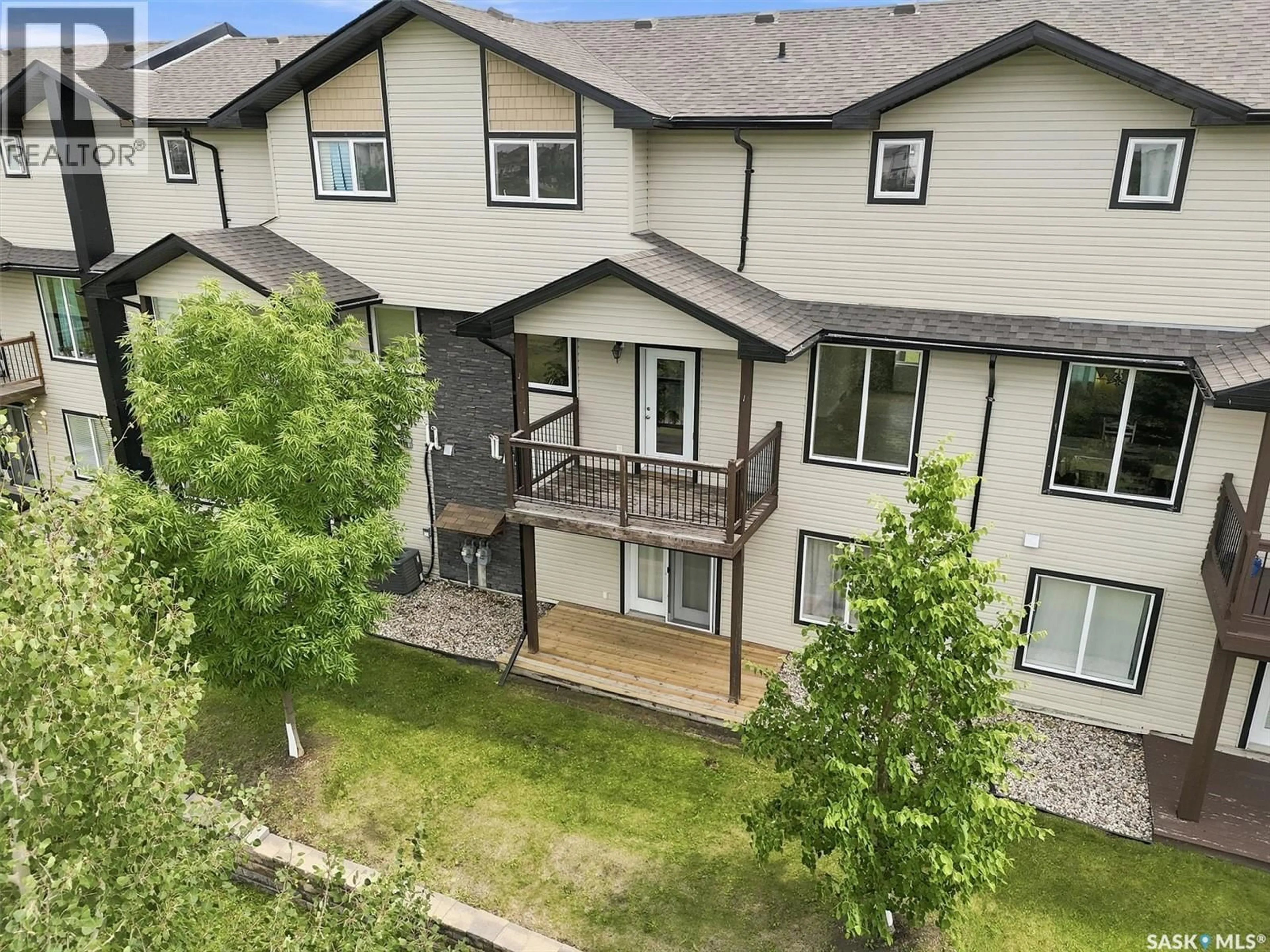A pic from outside/outdoor area/front of a property/back of a property/a pic from drone, unknown for 6 118 HAMPTON CIRCLE, Saskatoon Saskatchewan S7R0C9