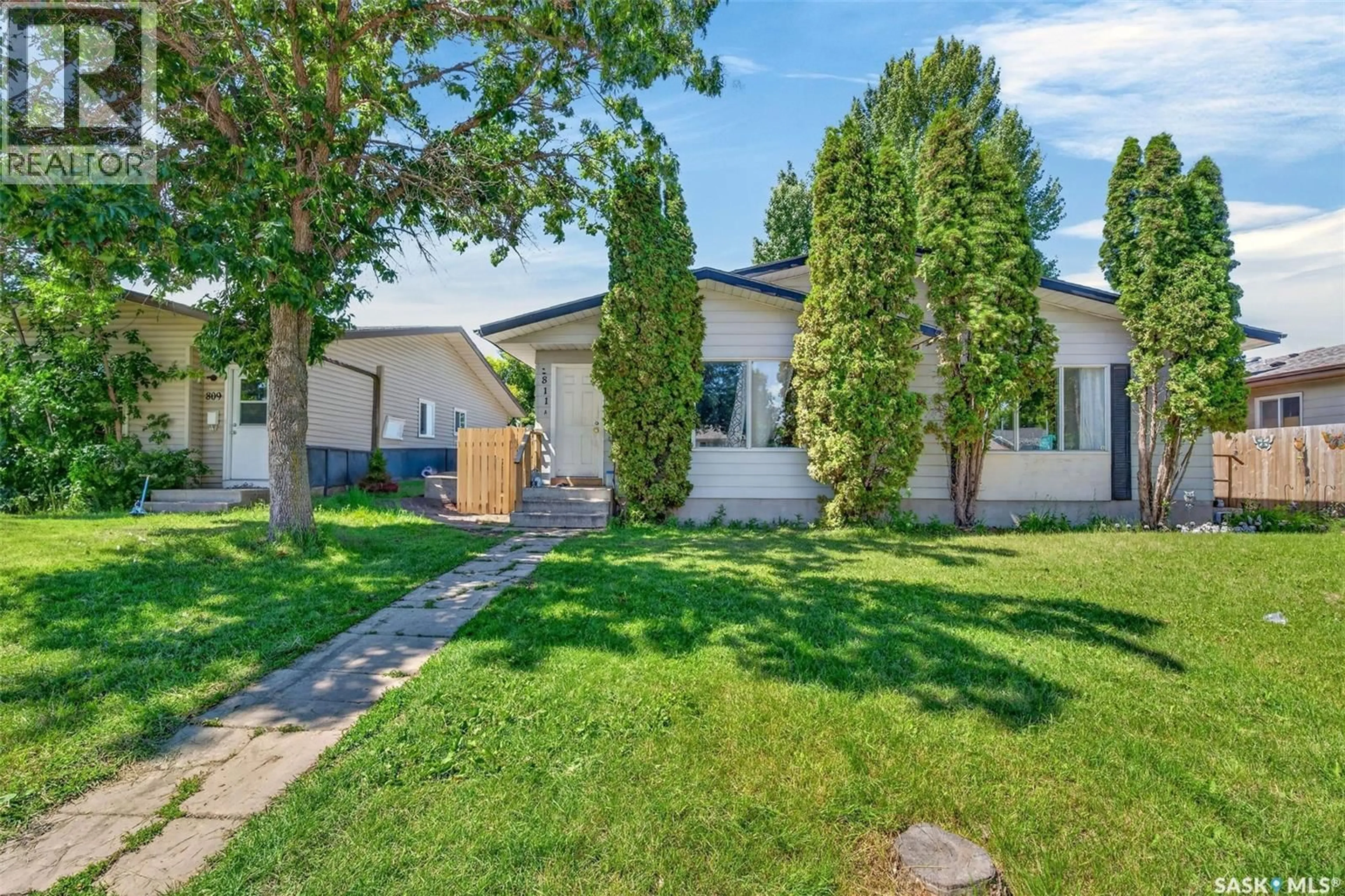 A pic from outside/outdoor area/front of a property/back of a property/a pic from drone, street for A/B - 811 STEEVES AVENUE, Saskatoon Saskatchewan S7L5M9