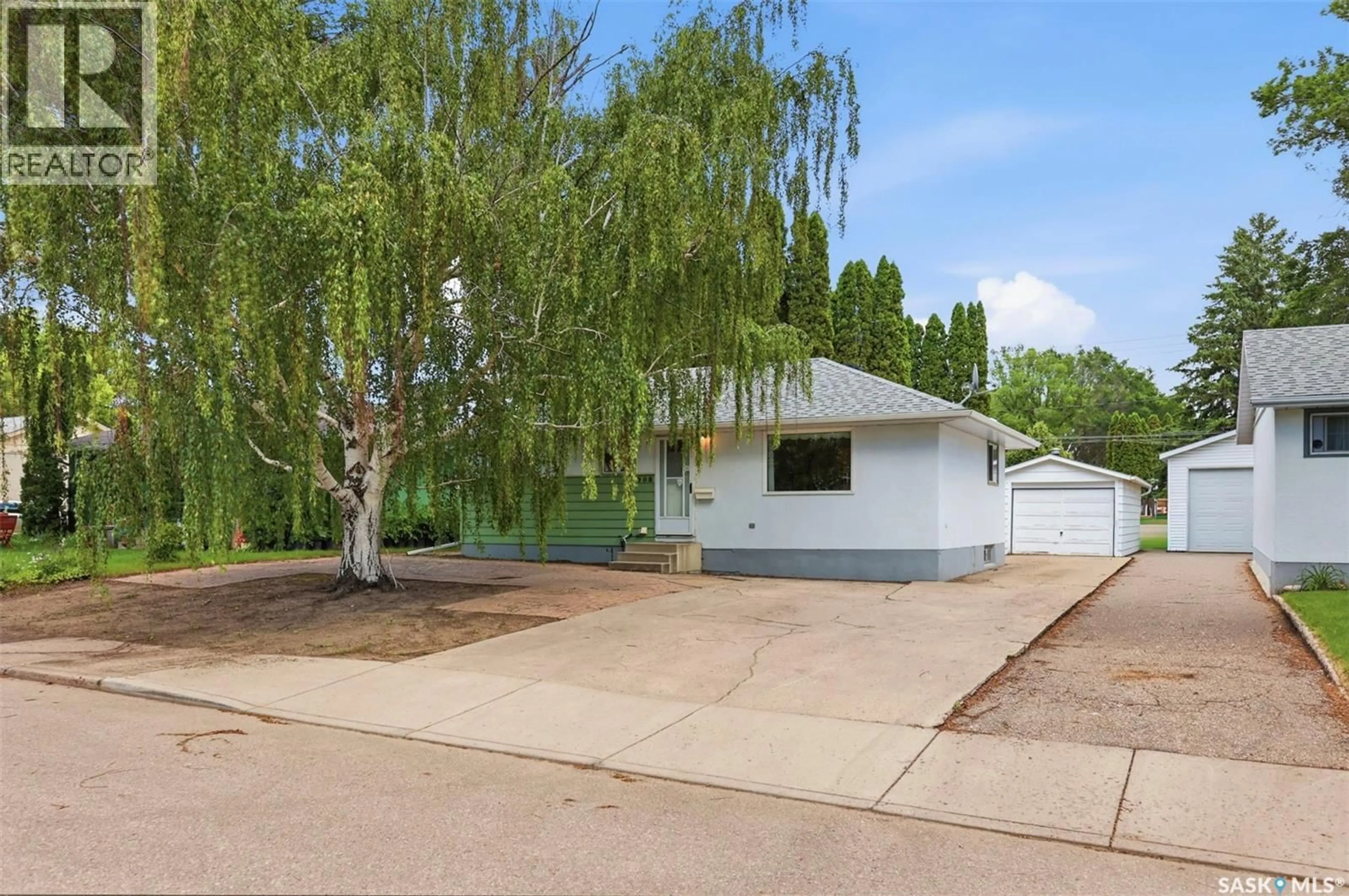 Home with vinyl exterior material, street for 908 X AVENUE, Saskatoon Saskatchewan S7L3K4