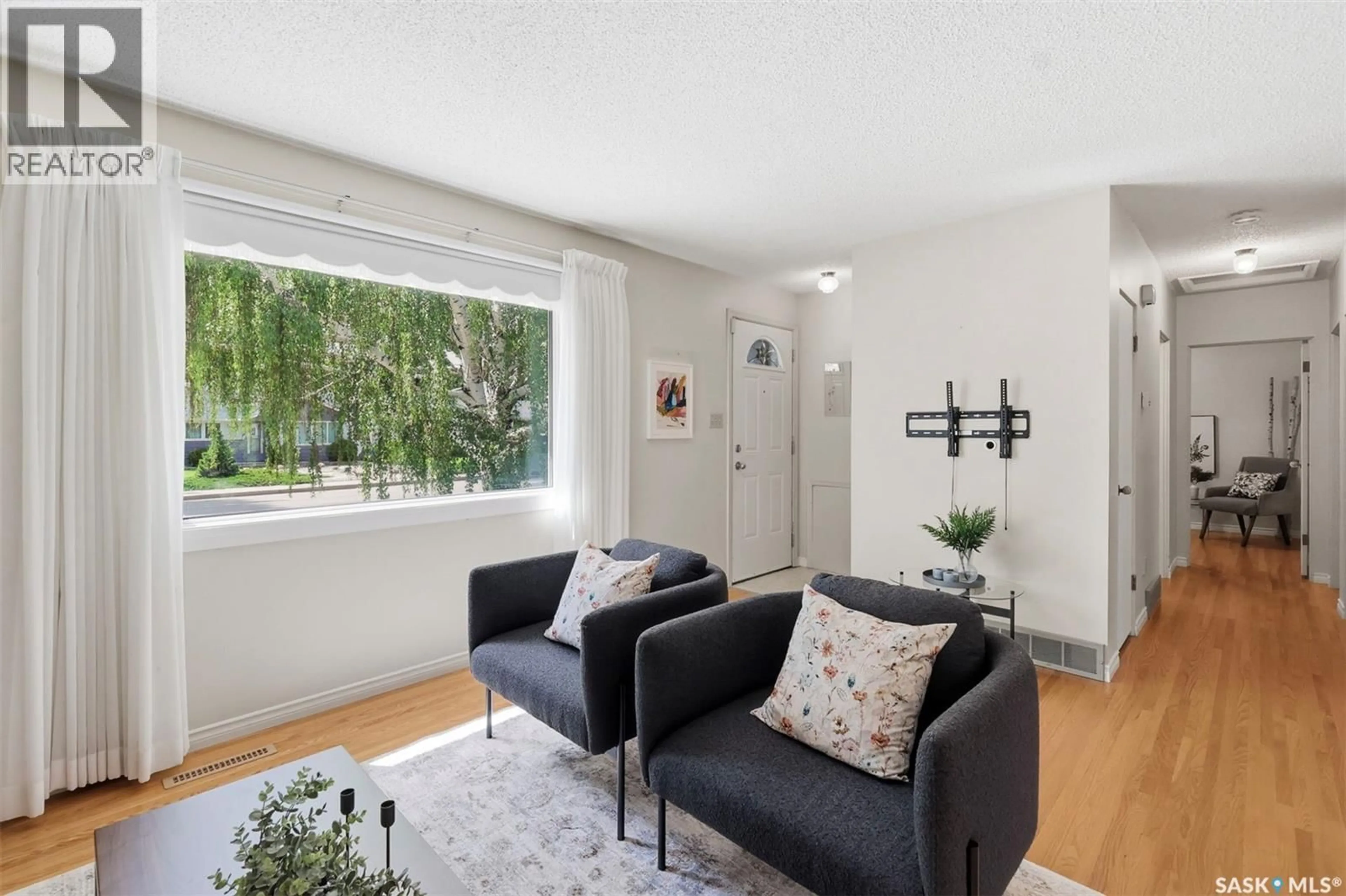 Living room with furniture, unknown for 908 X AVENUE, Saskatoon Saskatchewan S7L3K4