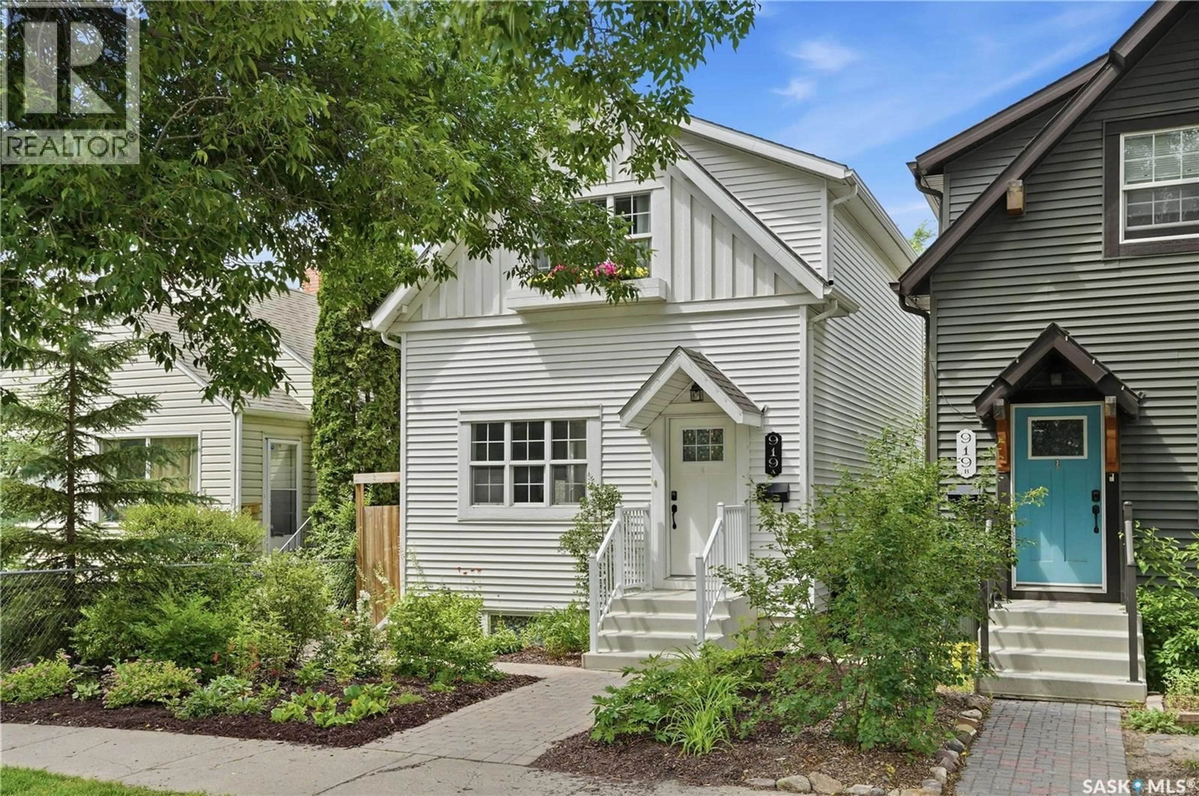 Home with vinyl exterior material, street for 919A F AVENUE, Saskatoon Saskatchewan S7L1W7