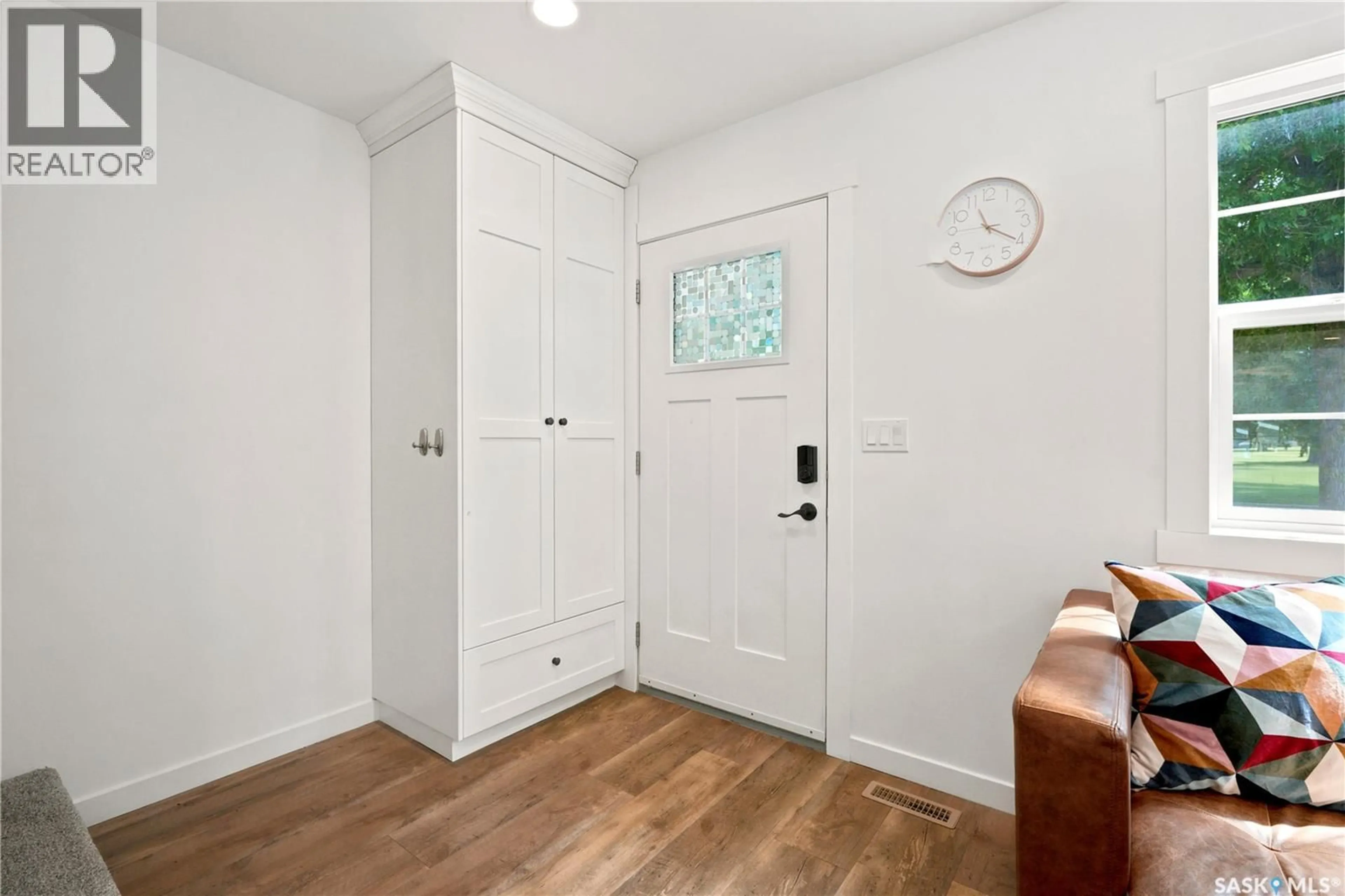 Indoor entryway for 919A F AVENUE, Saskatoon Saskatchewan S7L1W7